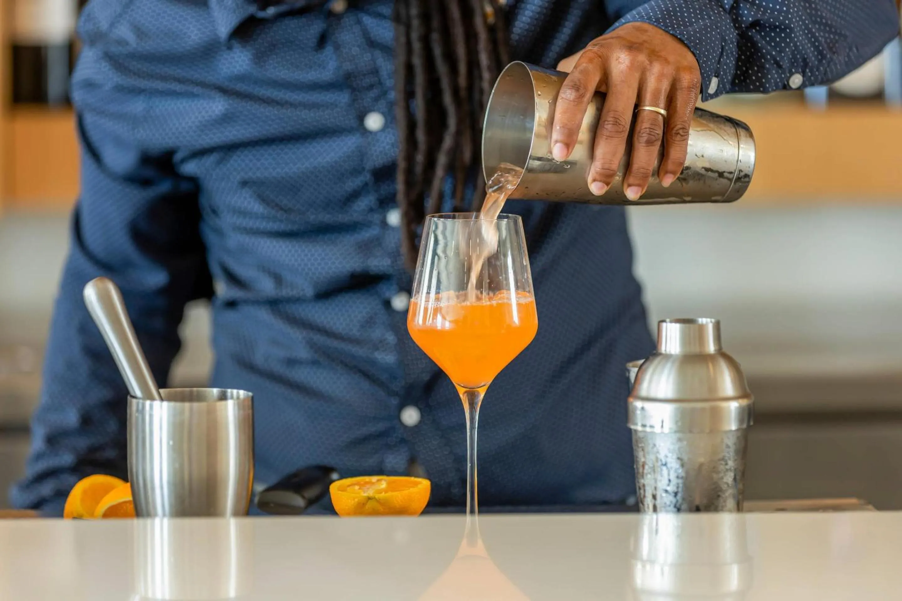 Lounge or bar in Comfort Inn & Suites Newark Liberty International Airport