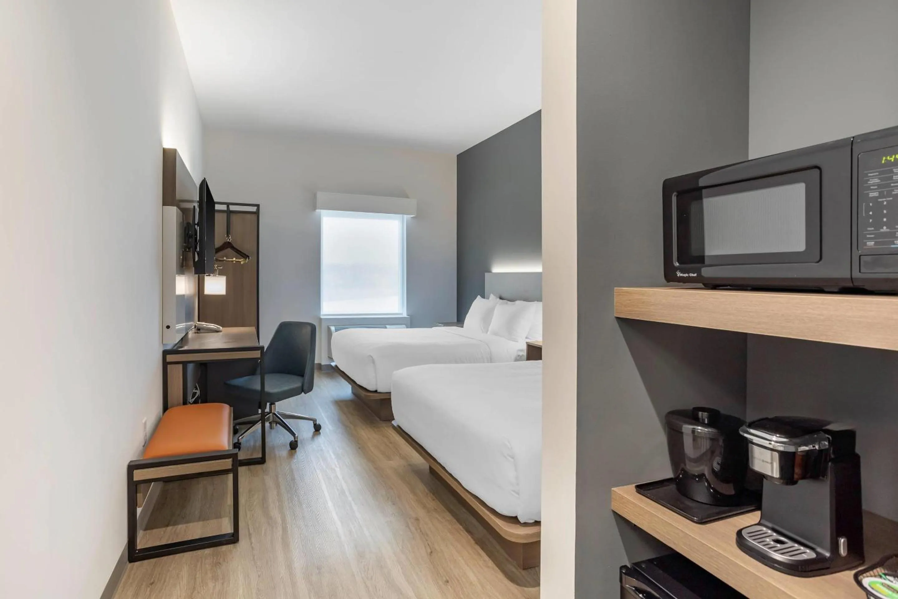 Bedroom, Bed in Comfort Inn & Suites Newark Liberty International Airport