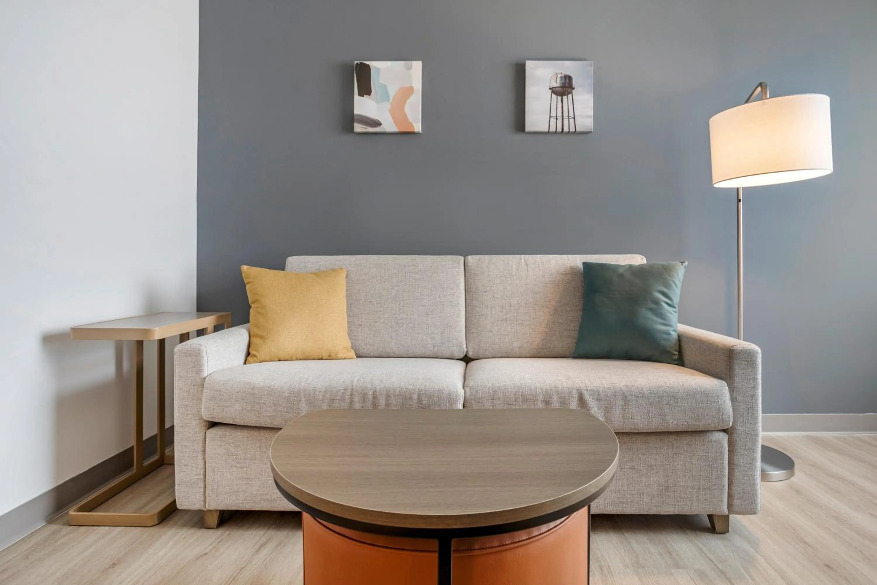 Seating area in Comfort Inn & Suites Newark Liberty International Airport