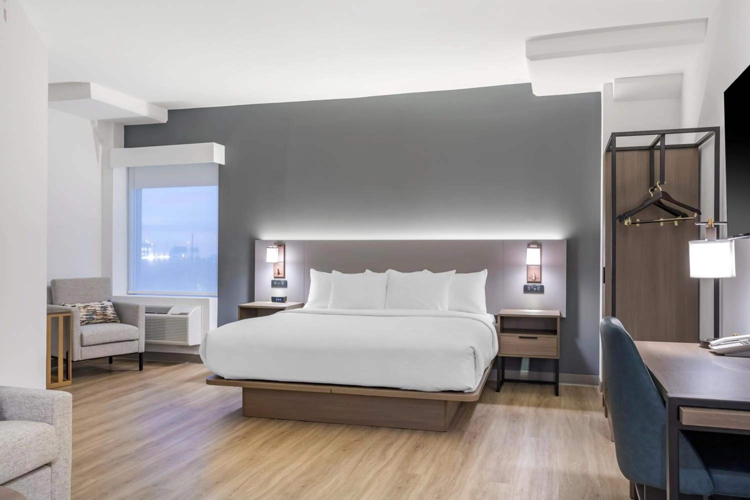 Bed in Comfort Inn & Suites Newark Liberty International Airport