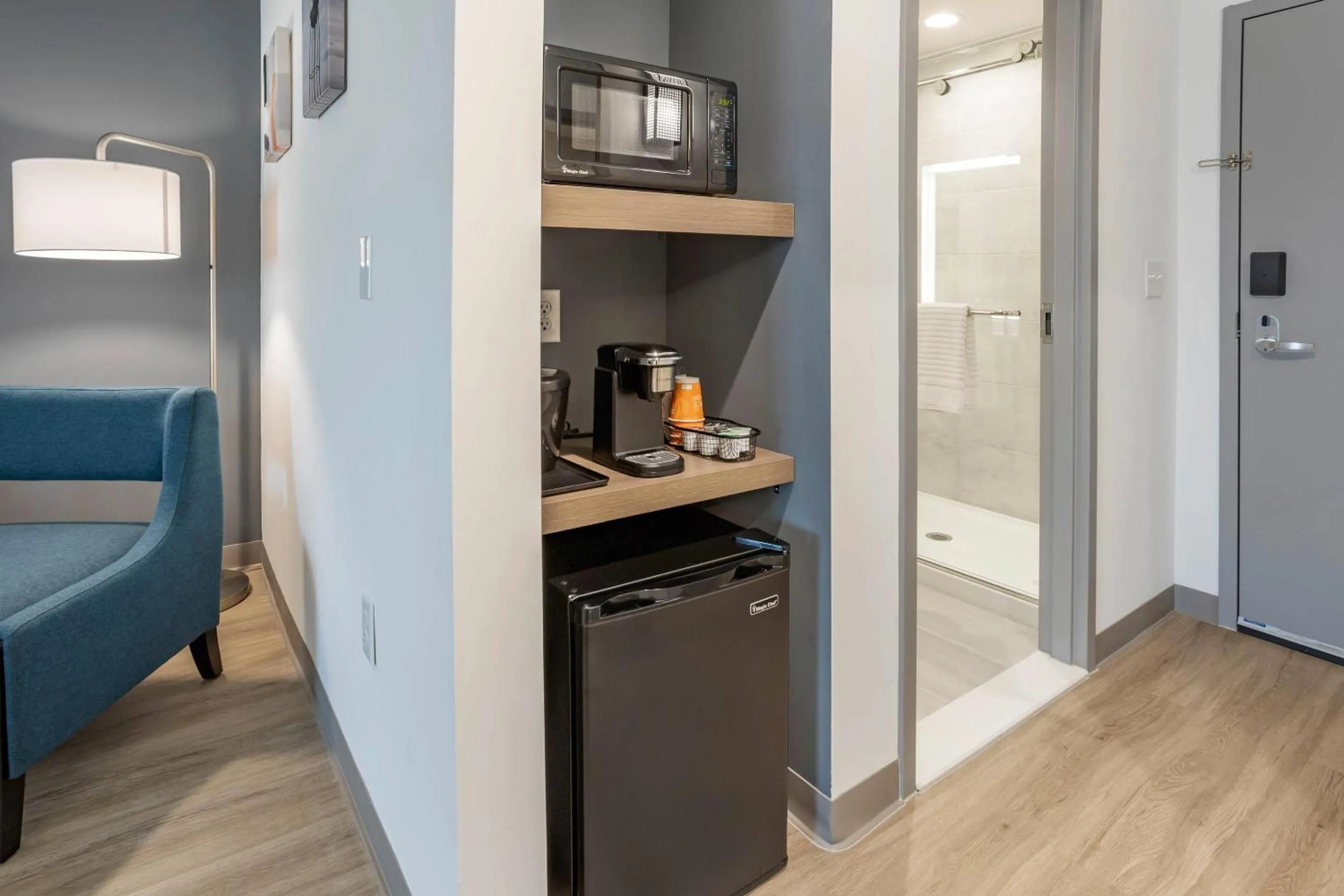 Bedroom in Comfort Inn & Suites Newark Liberty International Airport