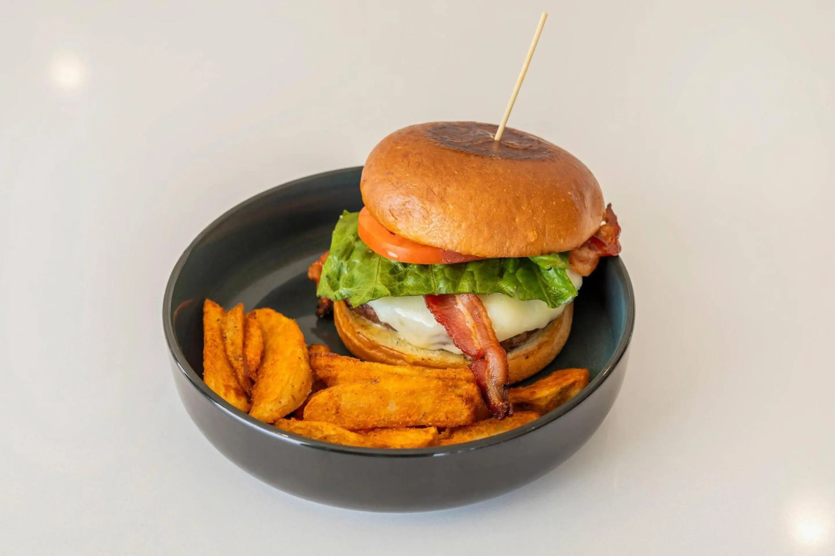 Restaurant/places to eat in Comfort Inn & Suites Newark Liberty International Airport