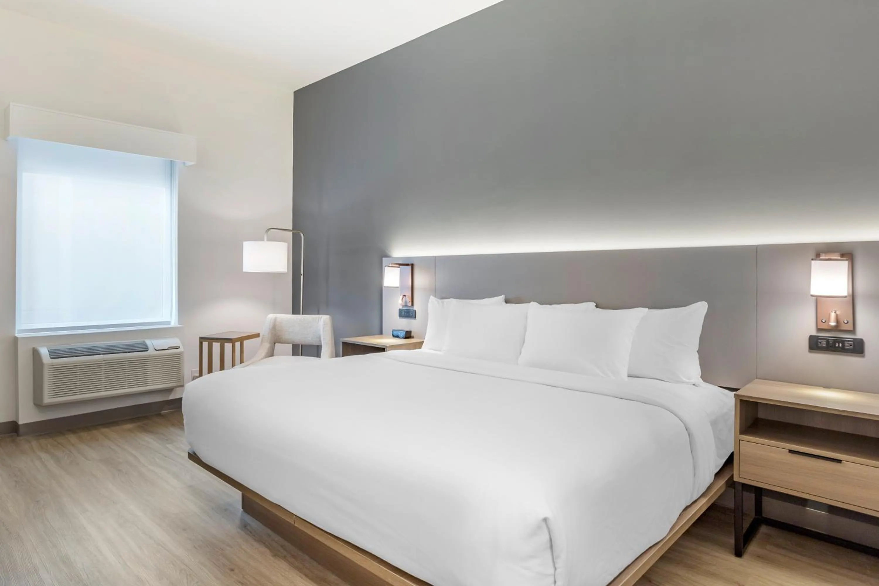 Bed in Comfort Inn & Suites Newark Liberty International Airport