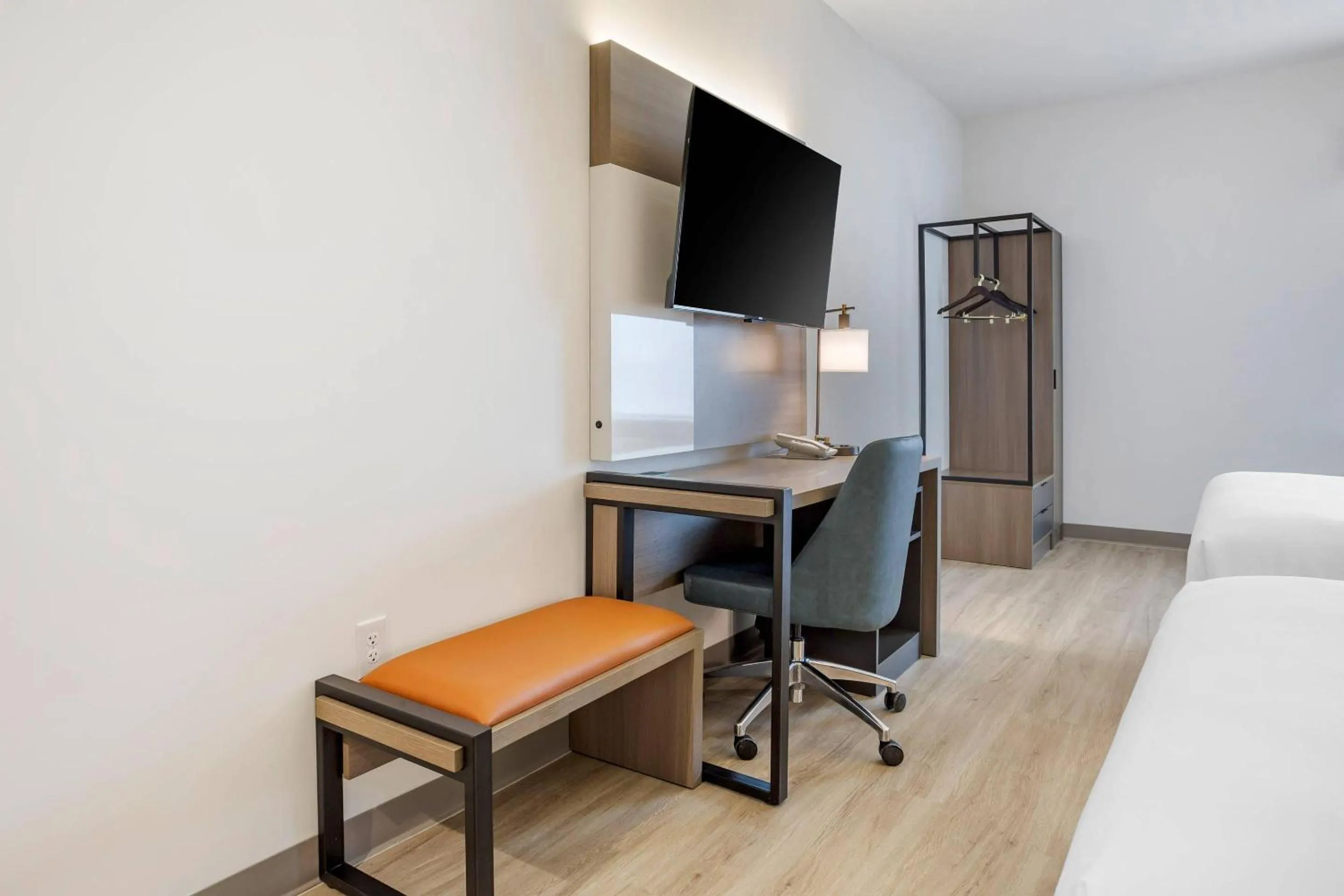 Bedroom, Bed in Comfort Inn & Suites Newark Liberty International Airport
