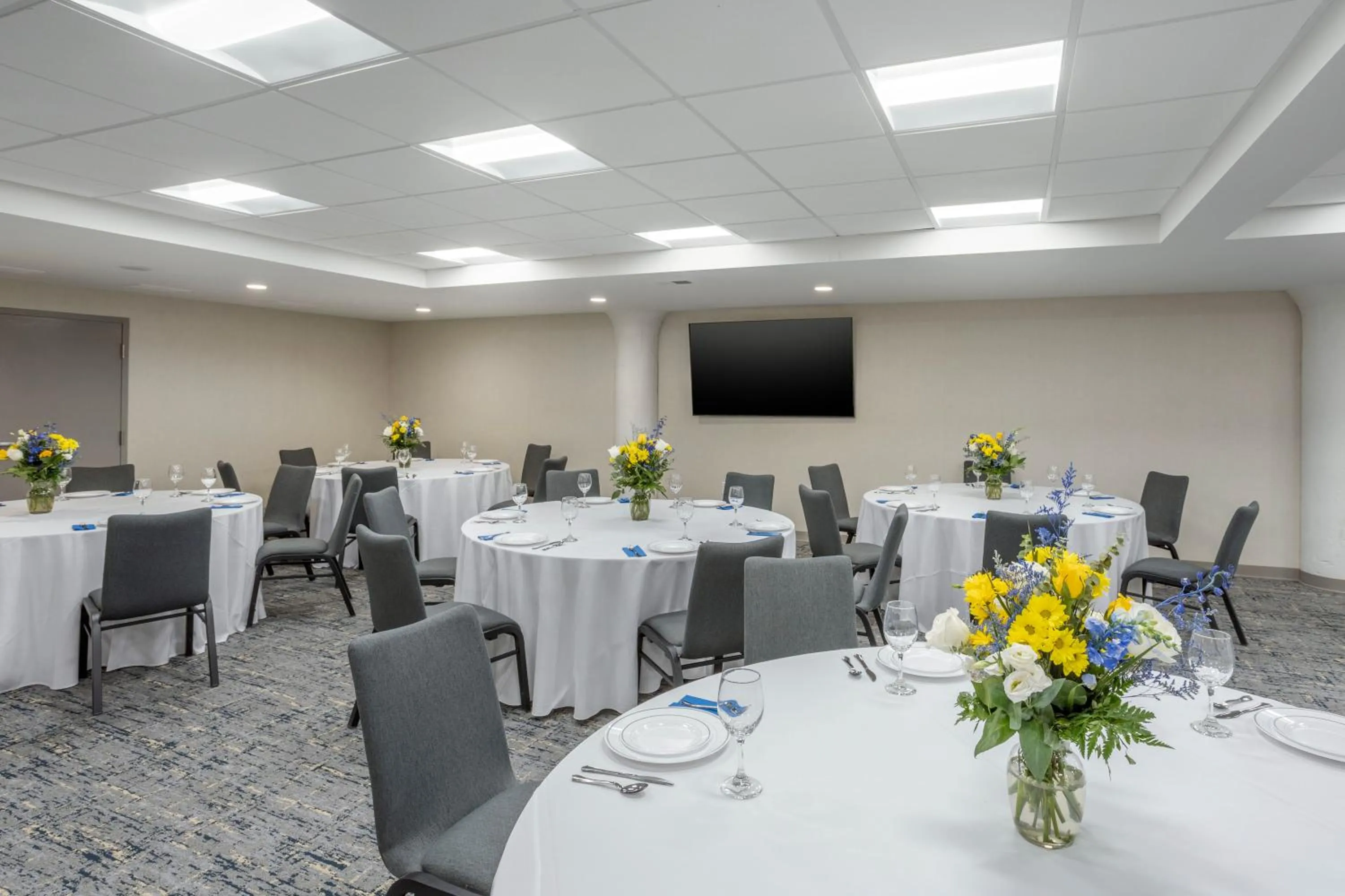 Meeting/conference room in Comfort Inn & Suites Newark Liberty International Airport