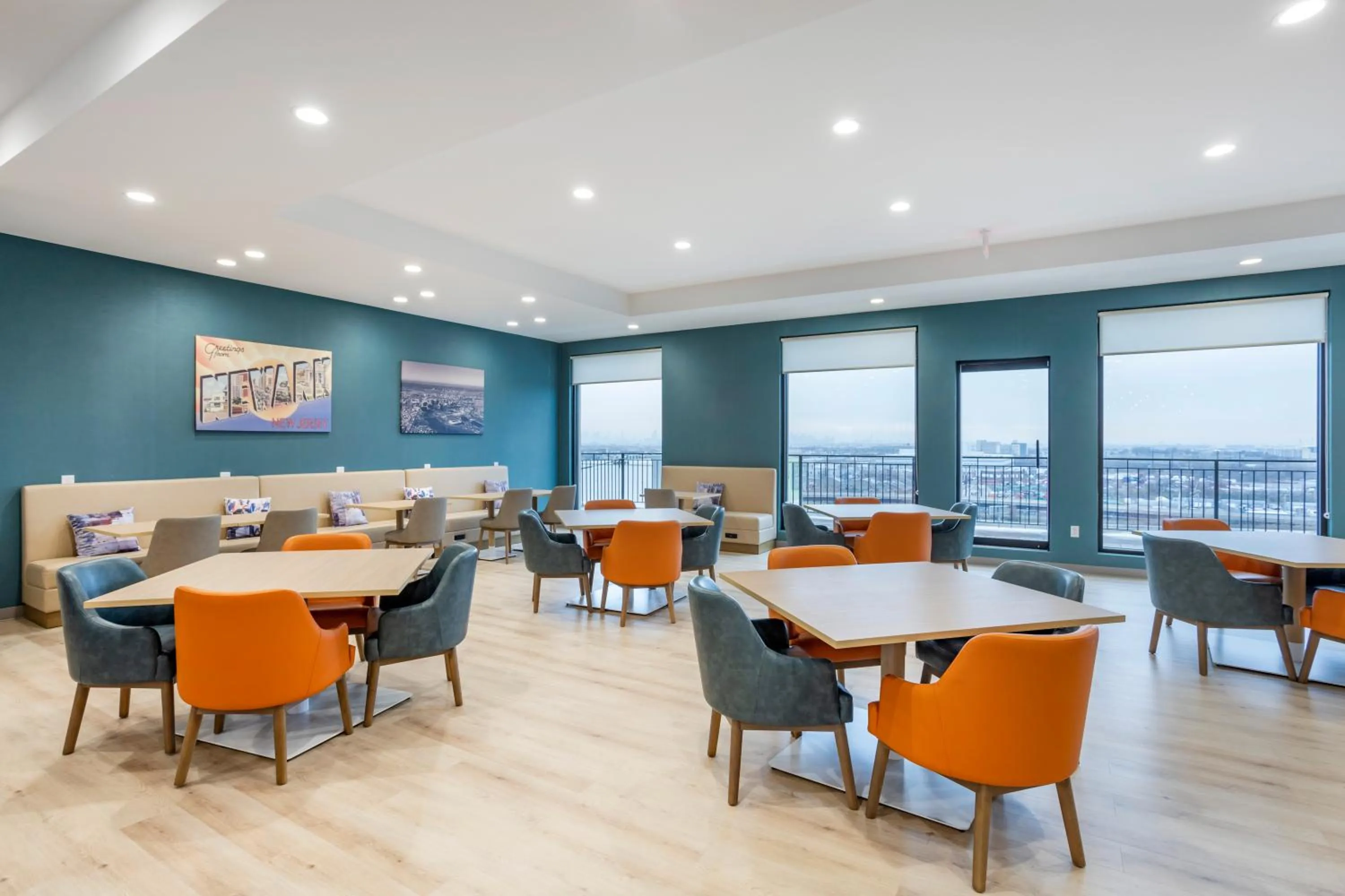 Restaurant/places to eat in Comfort Inn & Suites Newark Liberty International Airport