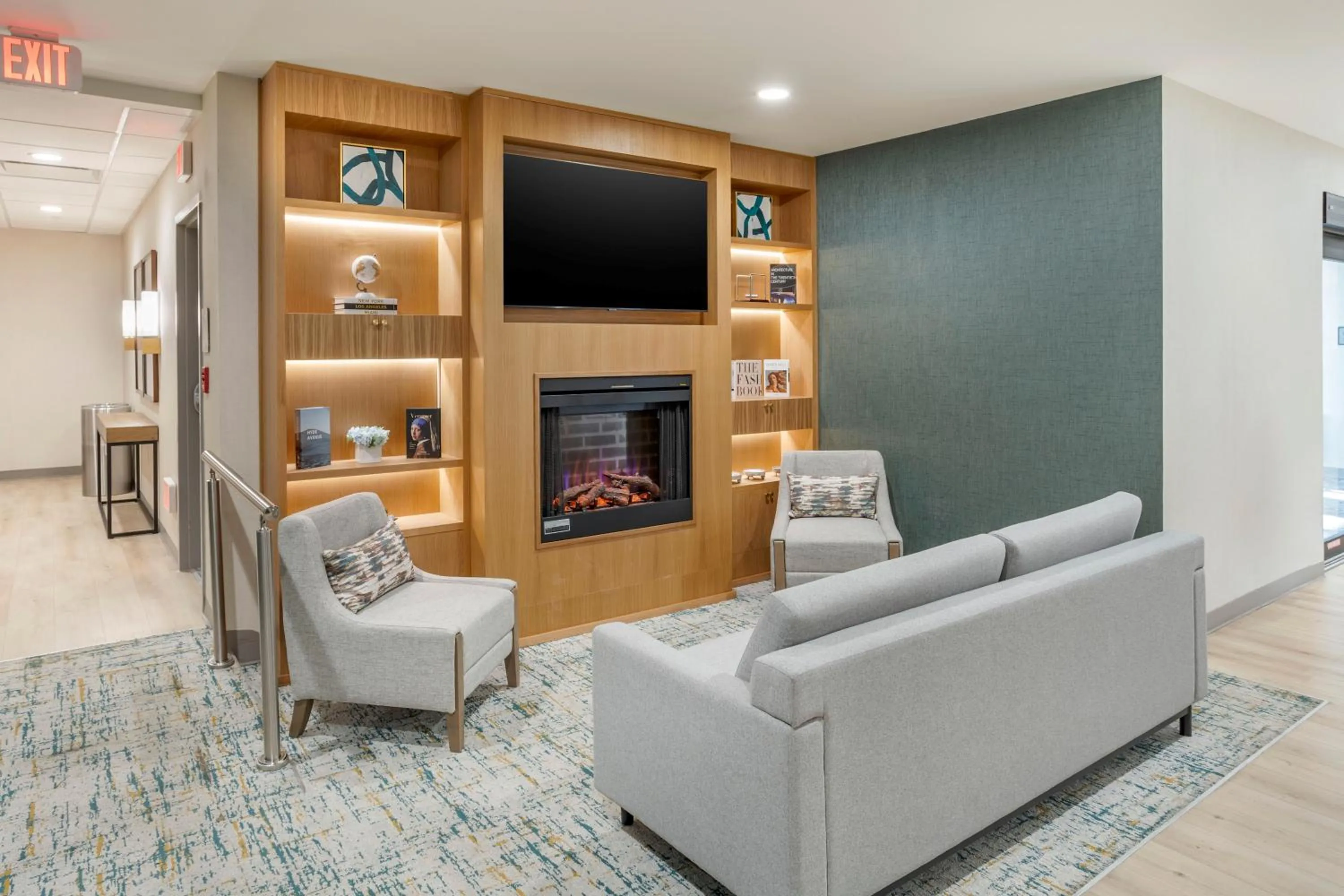 TV and multimedia in Comfort Inn & Suites Newark Liberty International Airport