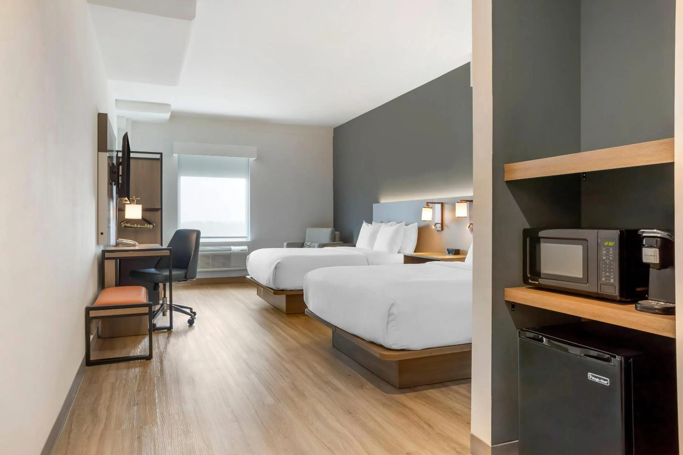 Bedroom, Bed in Comfort Inn & Suites Newark Liberty International Airport