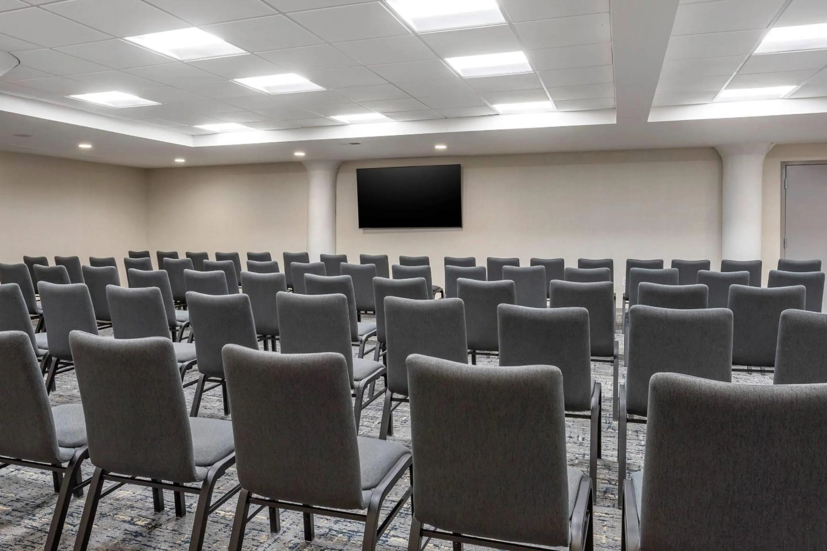 Meeting/conference room in Comfort Inn & Suites Newark Liberty International Airport
