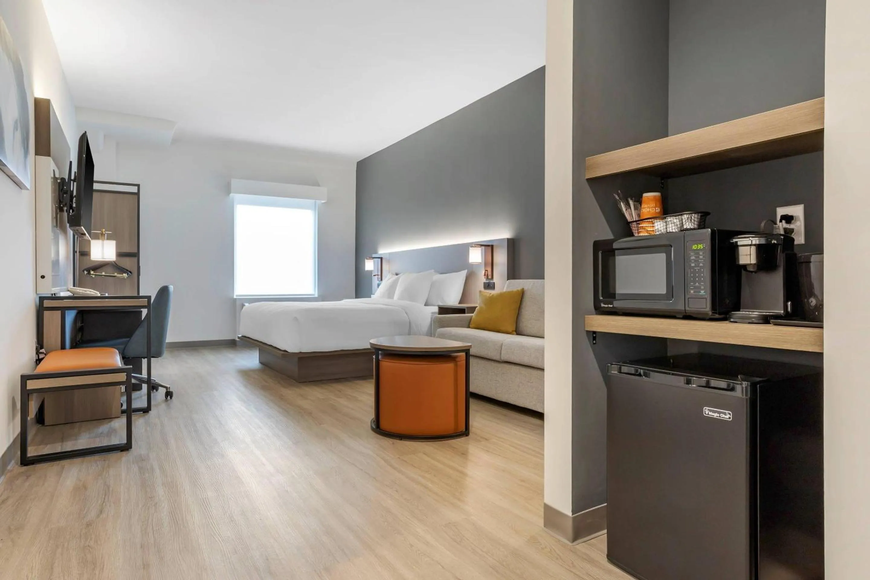 Bedroom in Comfort Inn & Suites Newark Liberty International Airport