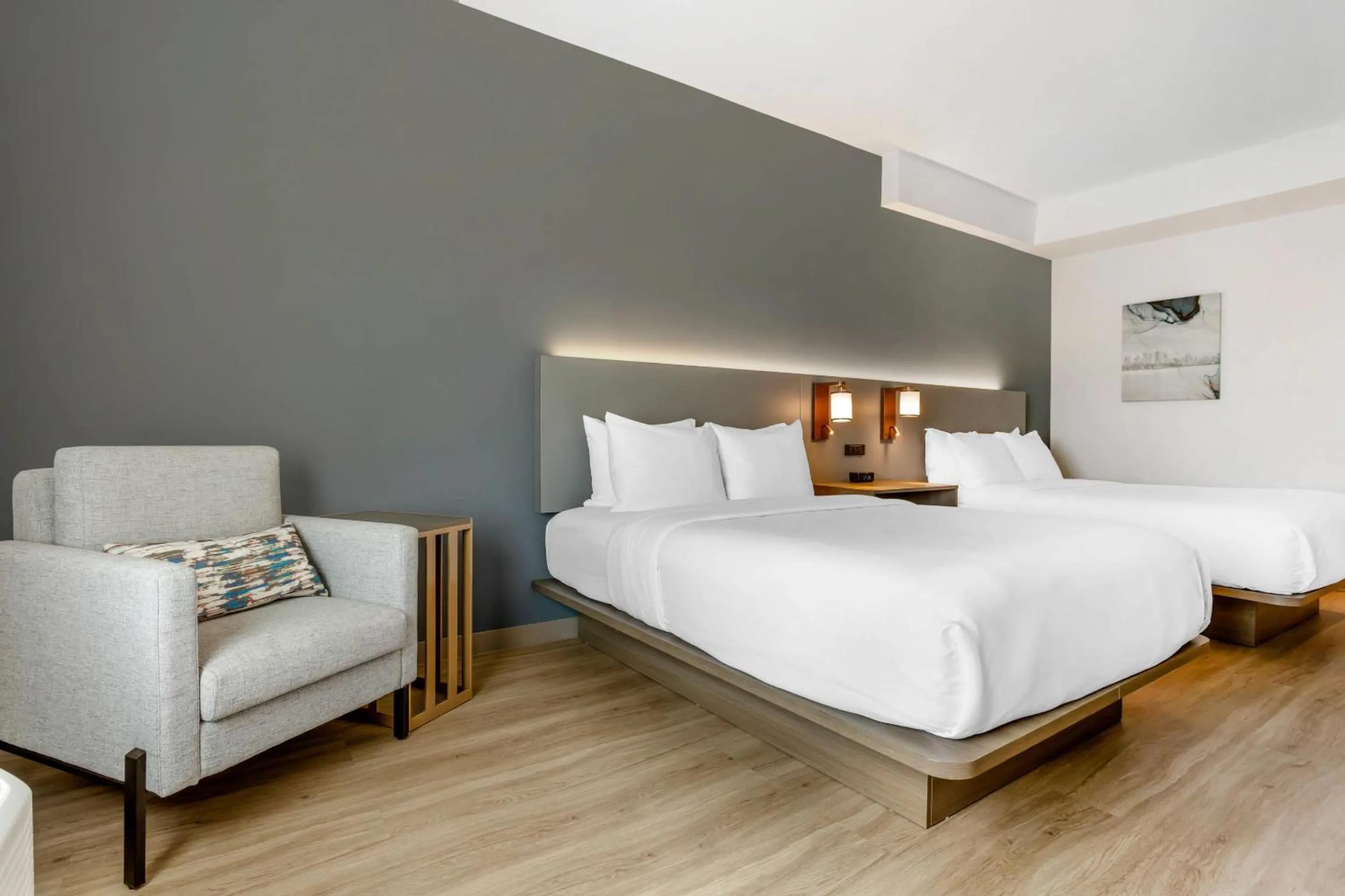 Bedroom, Bed in Comfort Inn & Suites Newark Liberty International Airport