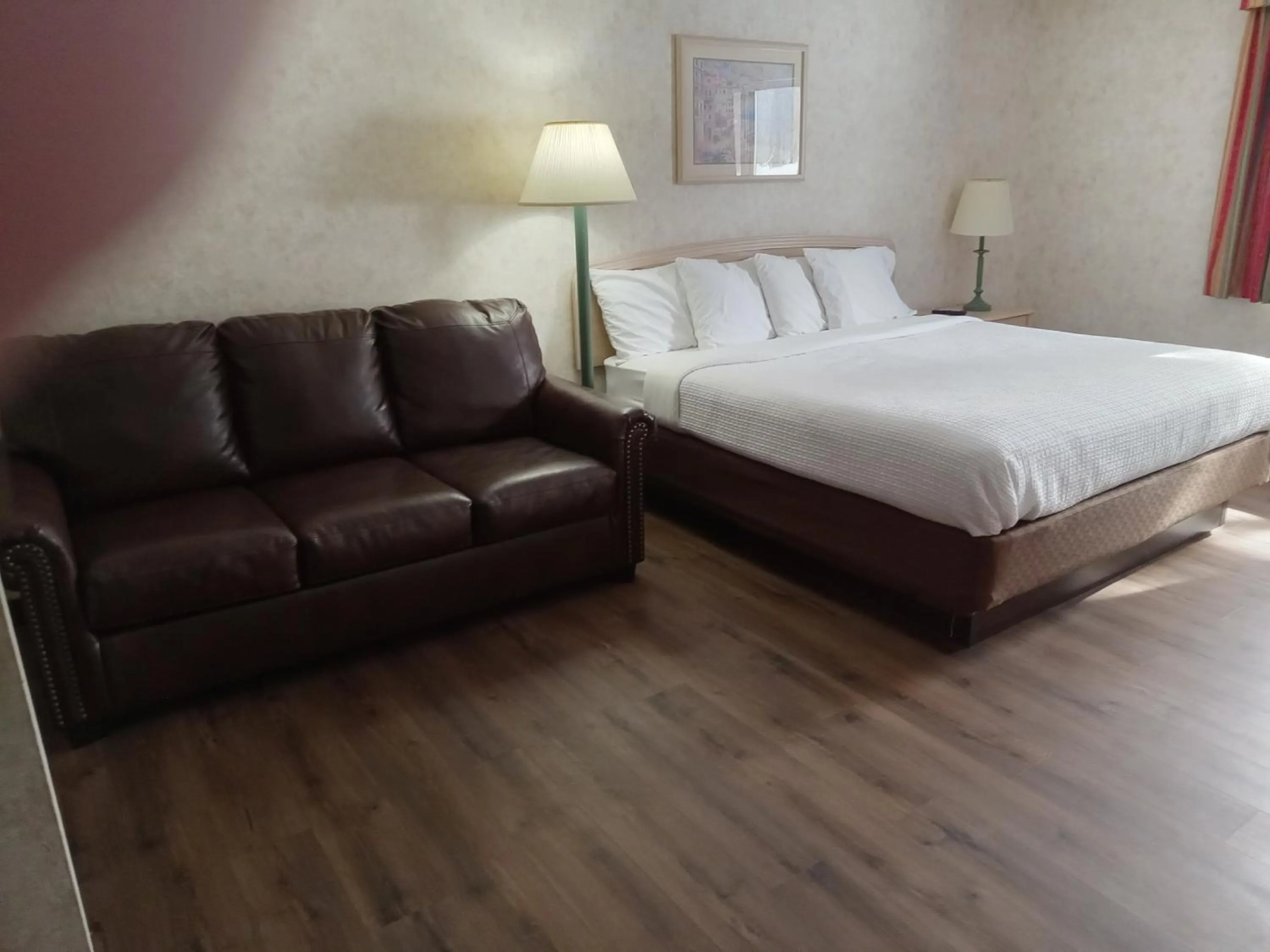 Bed in Paradise Shores Hotel