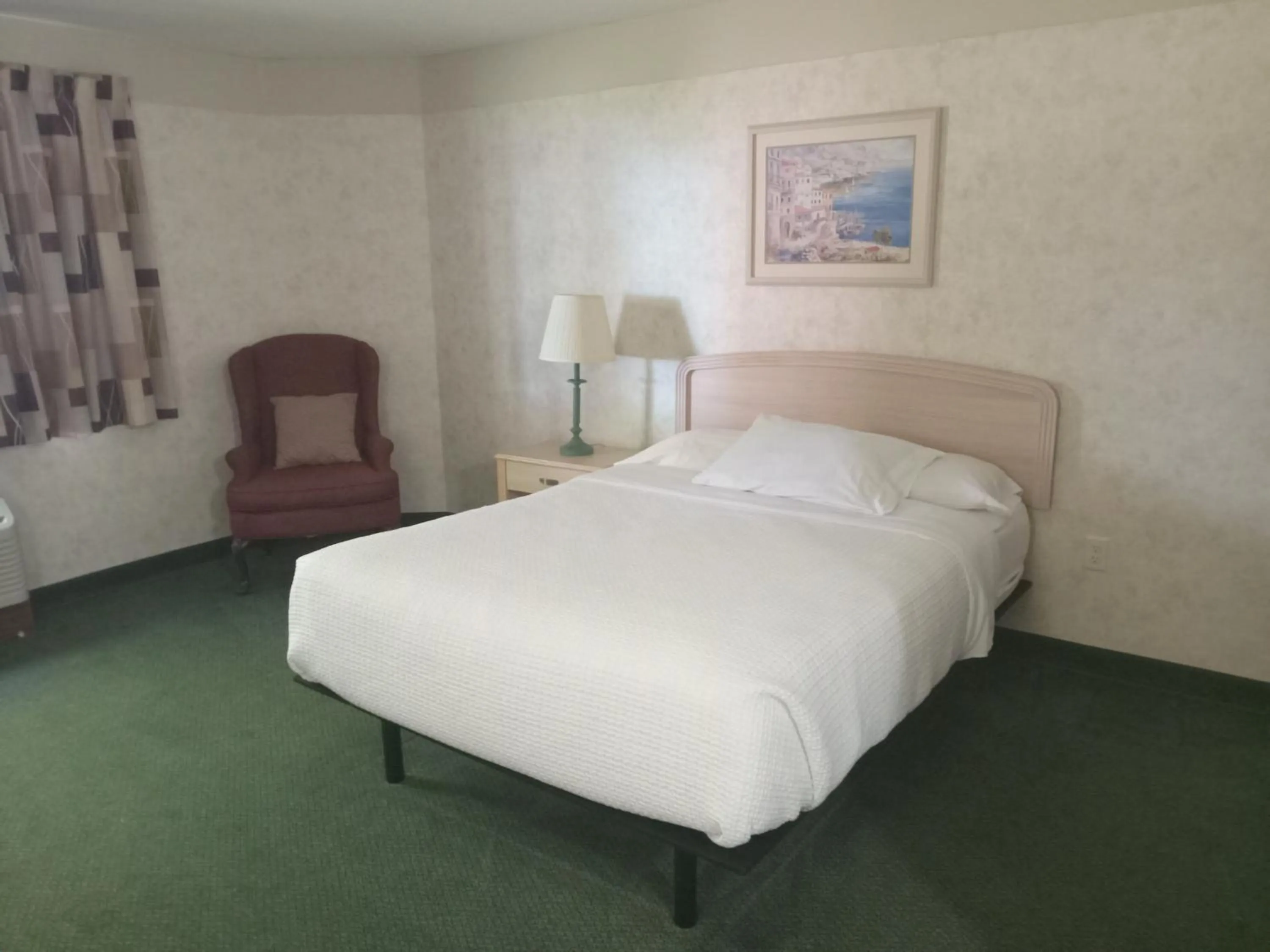 Bed in Paradise Shores Hotel