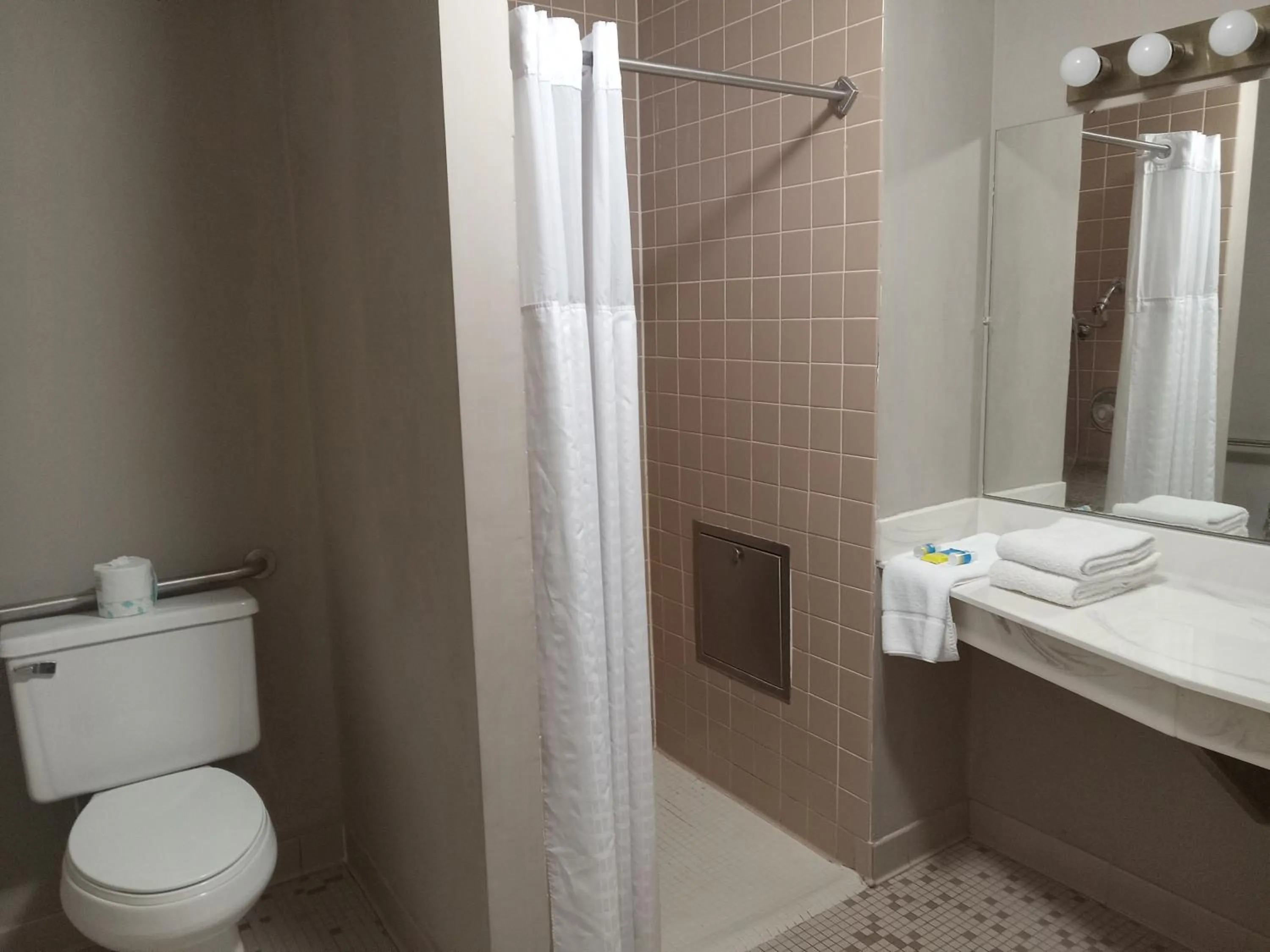 Paradise Shores Hotel