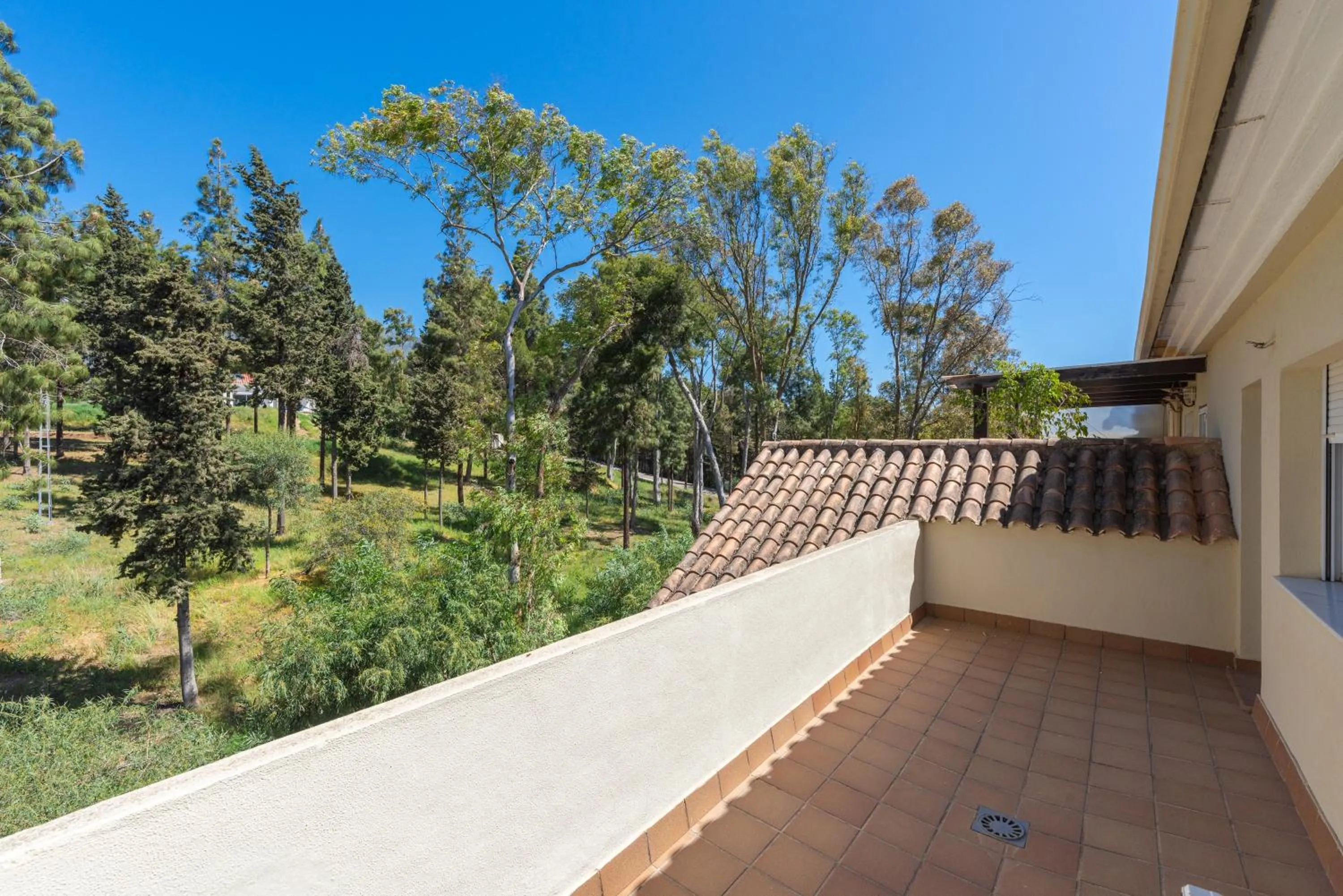 Property building in Spectacular Penthouse Puente Romano