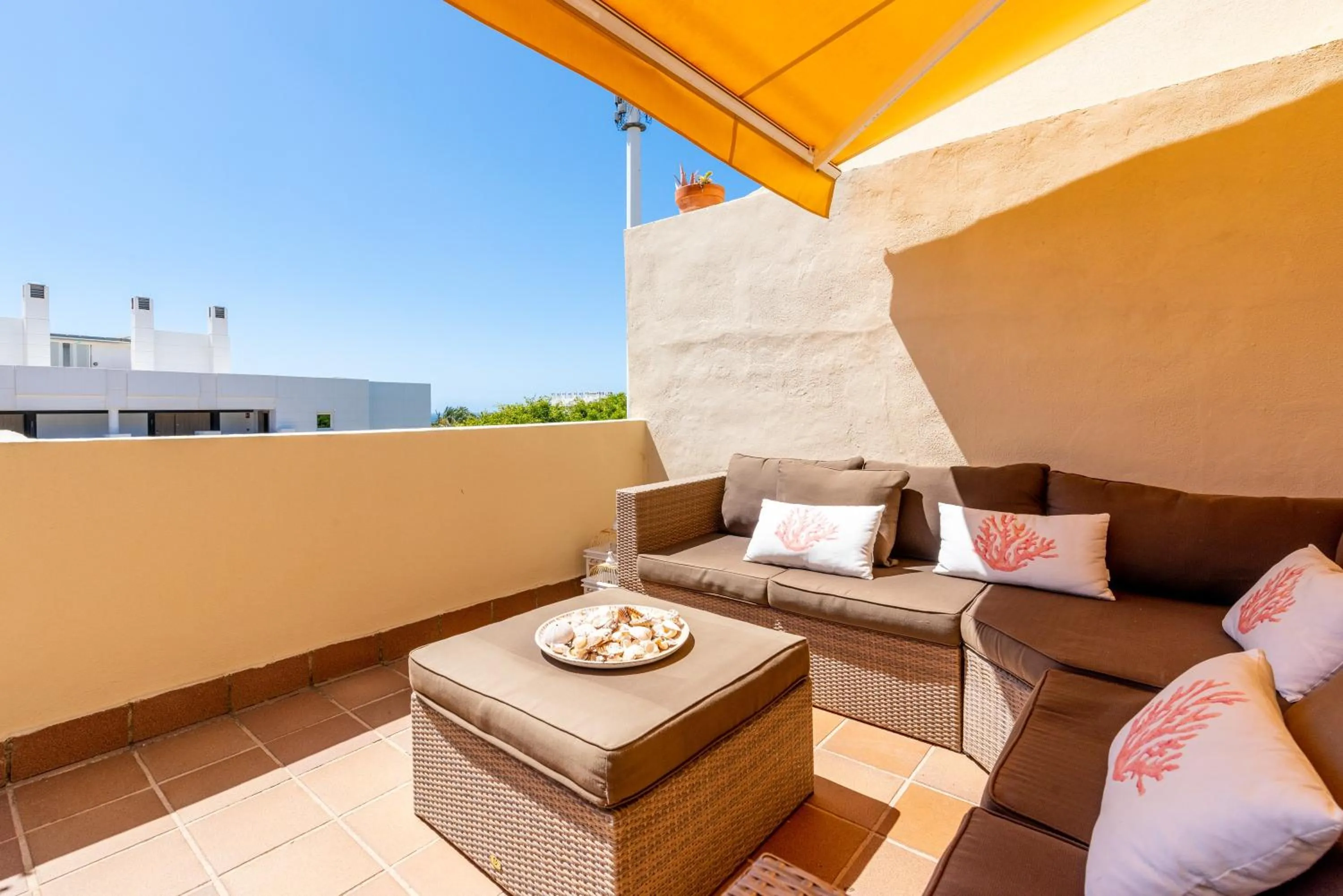 Property building in Spectacular Penthouse Puente Romano