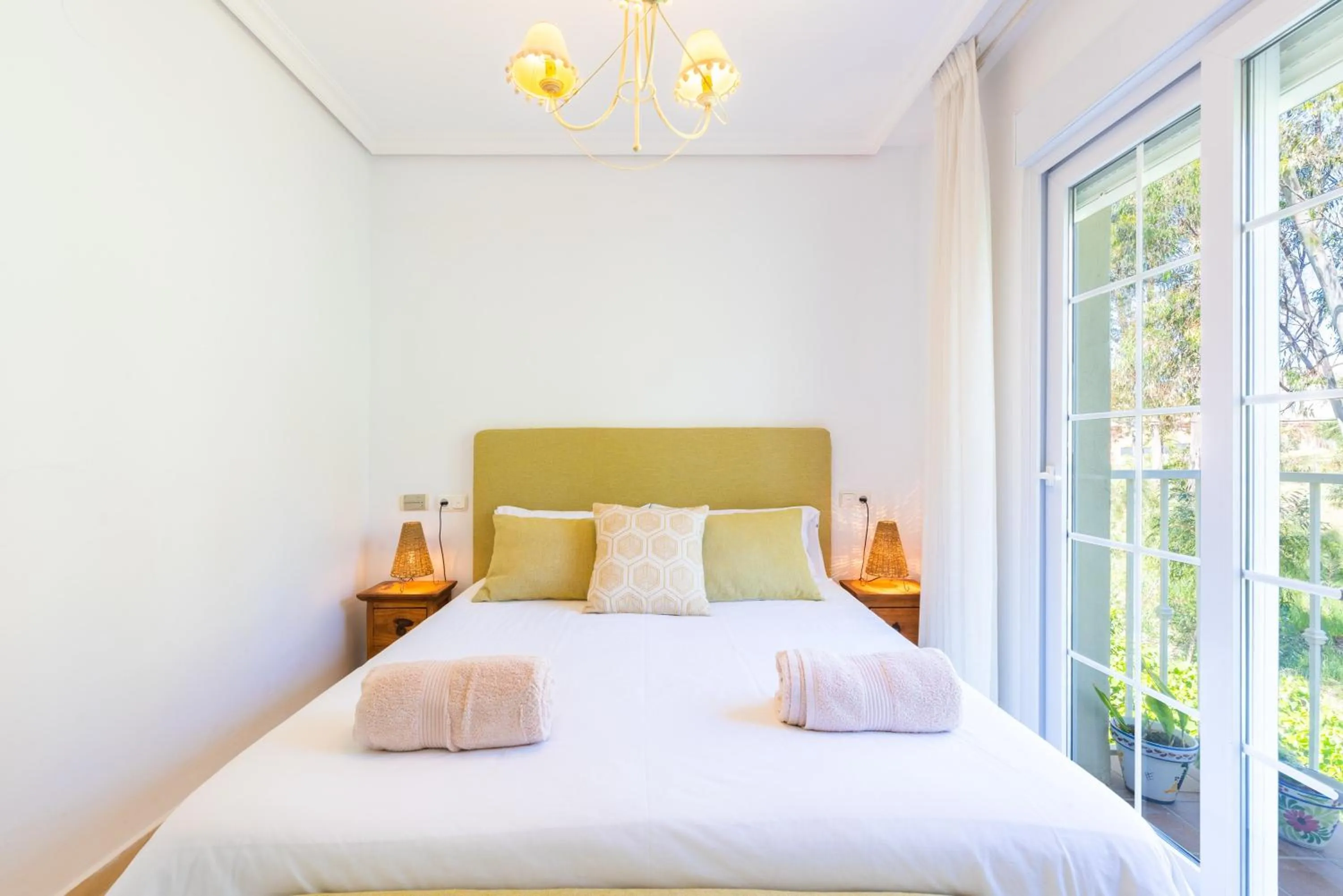 Property building, Bed in Spectacular Penthouse Puente Romano