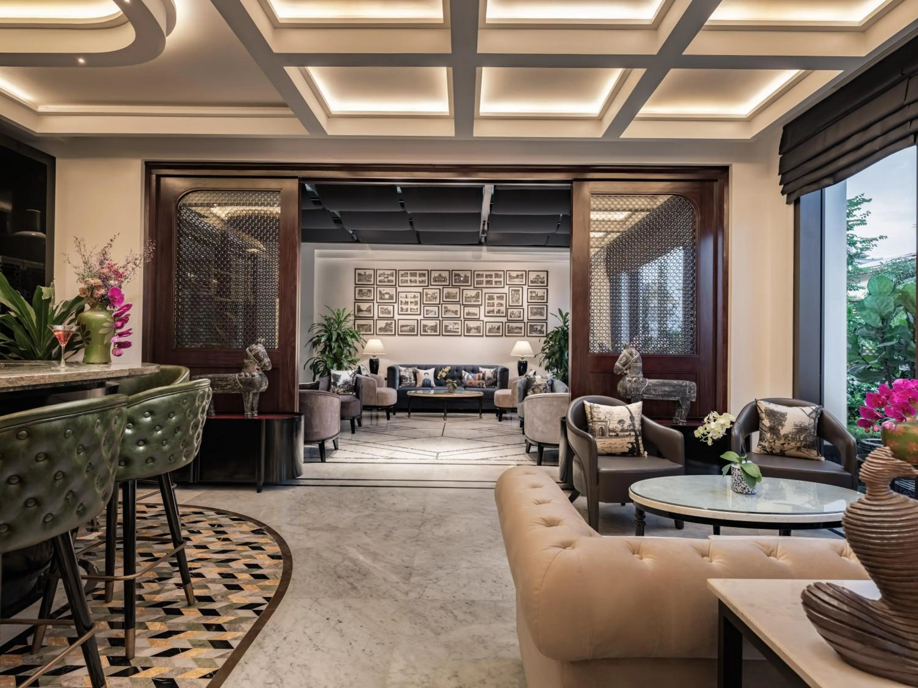 Restaurant/places to eat in Elegant Mansion 88