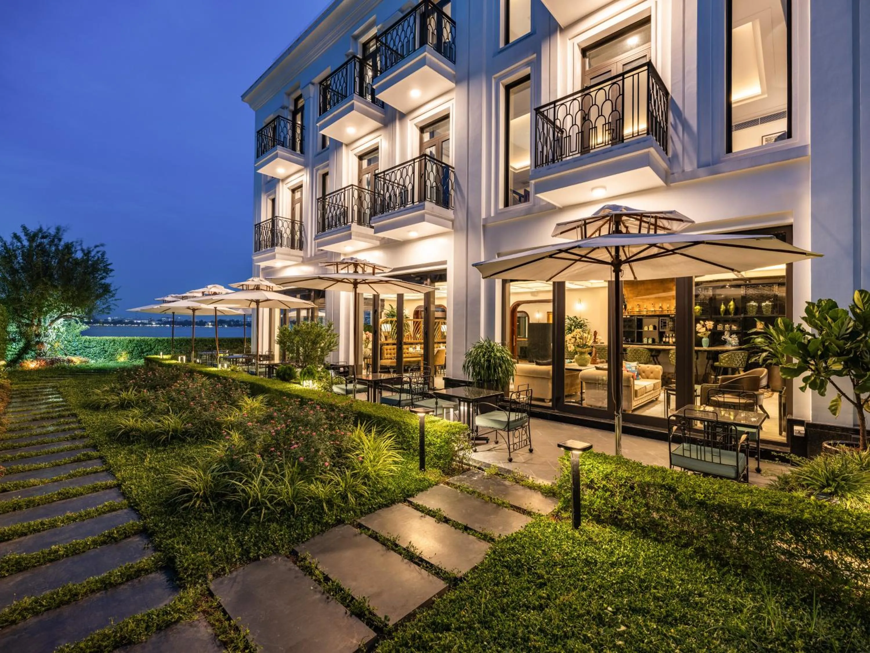 Property building in Elegant Mansion 88