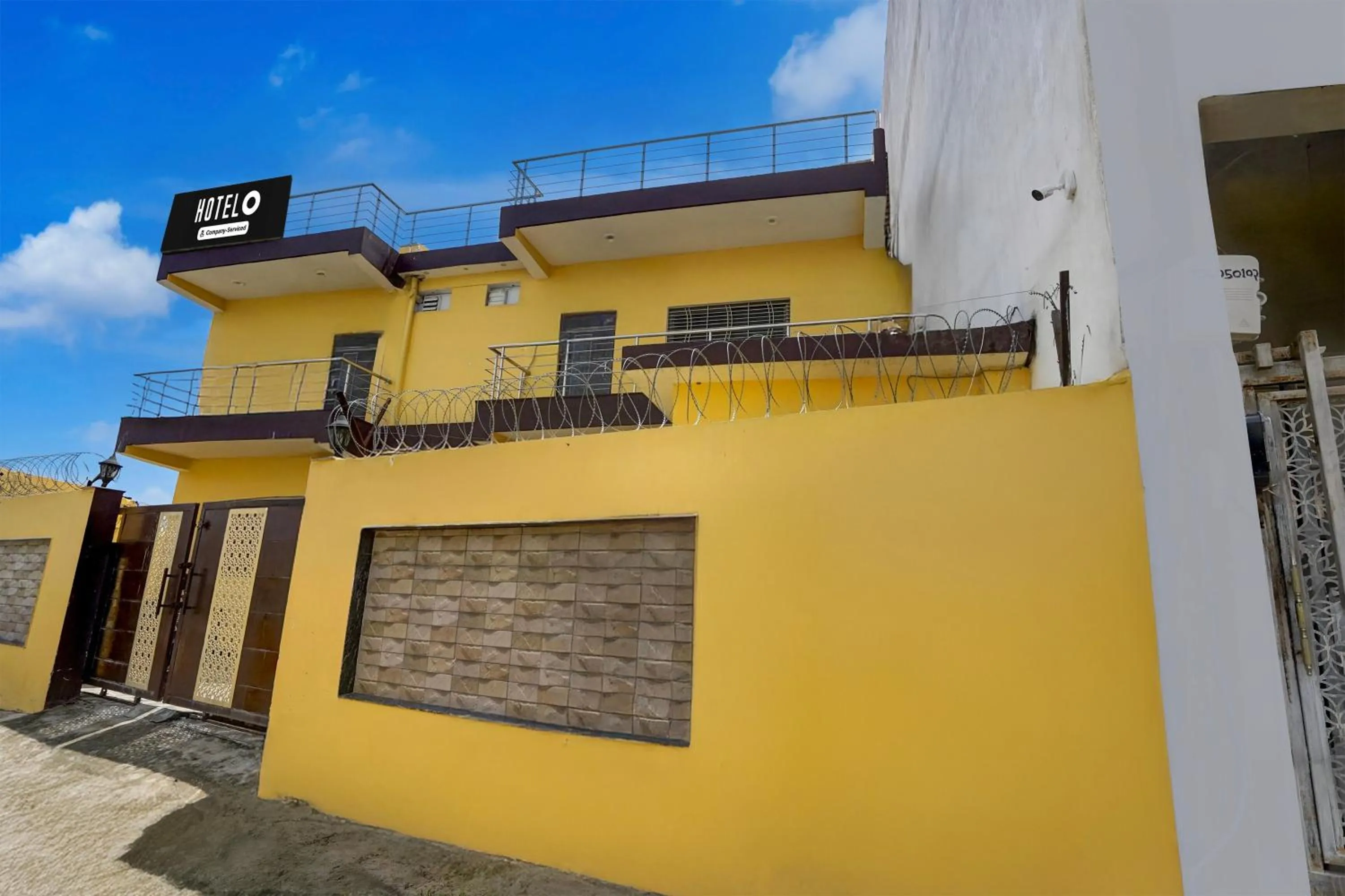 Facade/entrance in Super Hotel O Samne Ghat