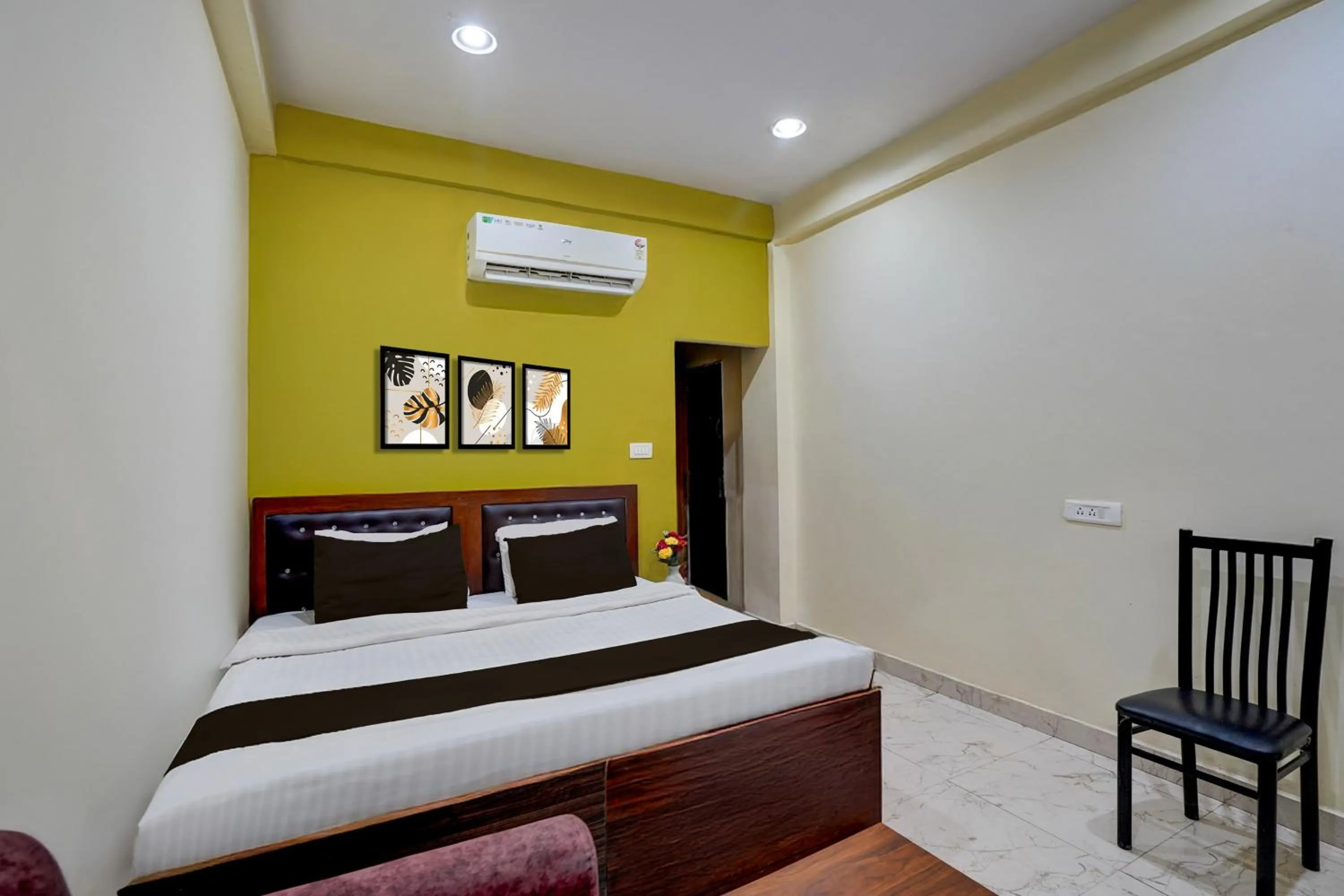 Bedroom, Bed in Super Hotel O Samne Ghat