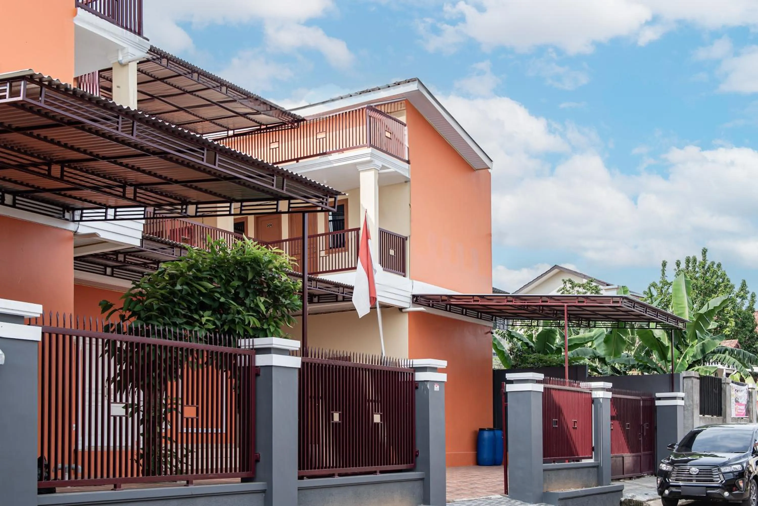 Facade/entrance in Hotel O Alnasya Syariah