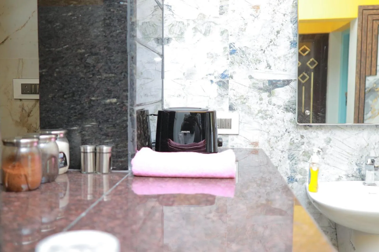 toaster in HOTEL CYRIL