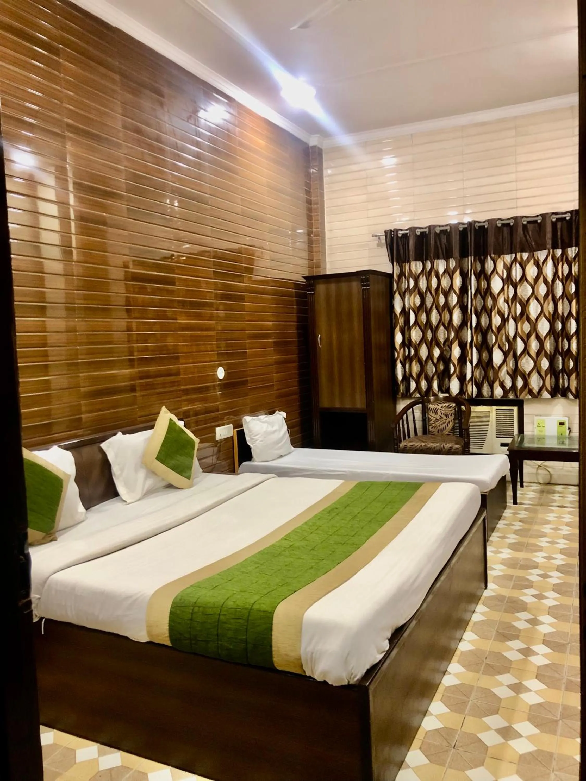 HOTEL HOLY CITY