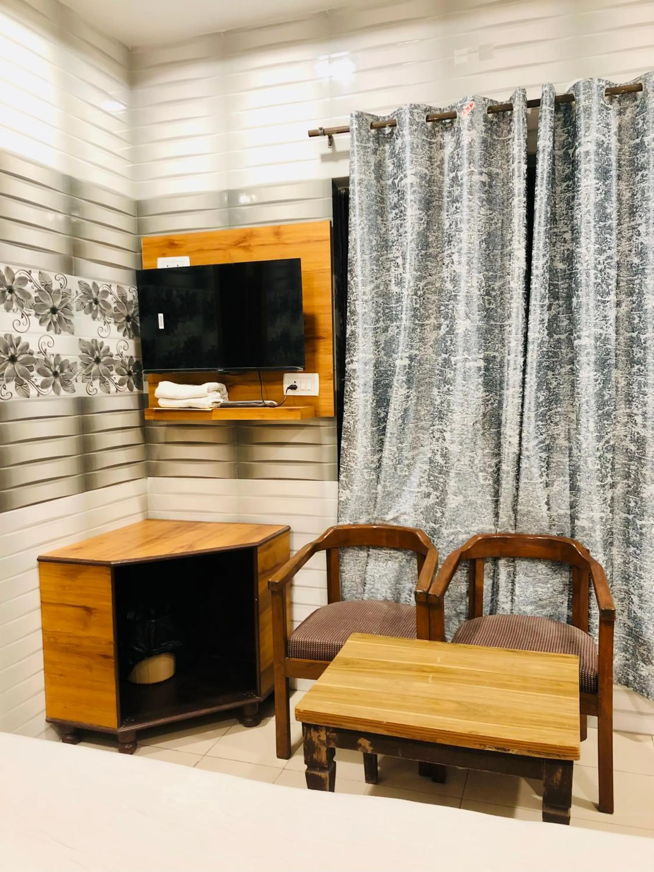 HOTEL HOLY CITY