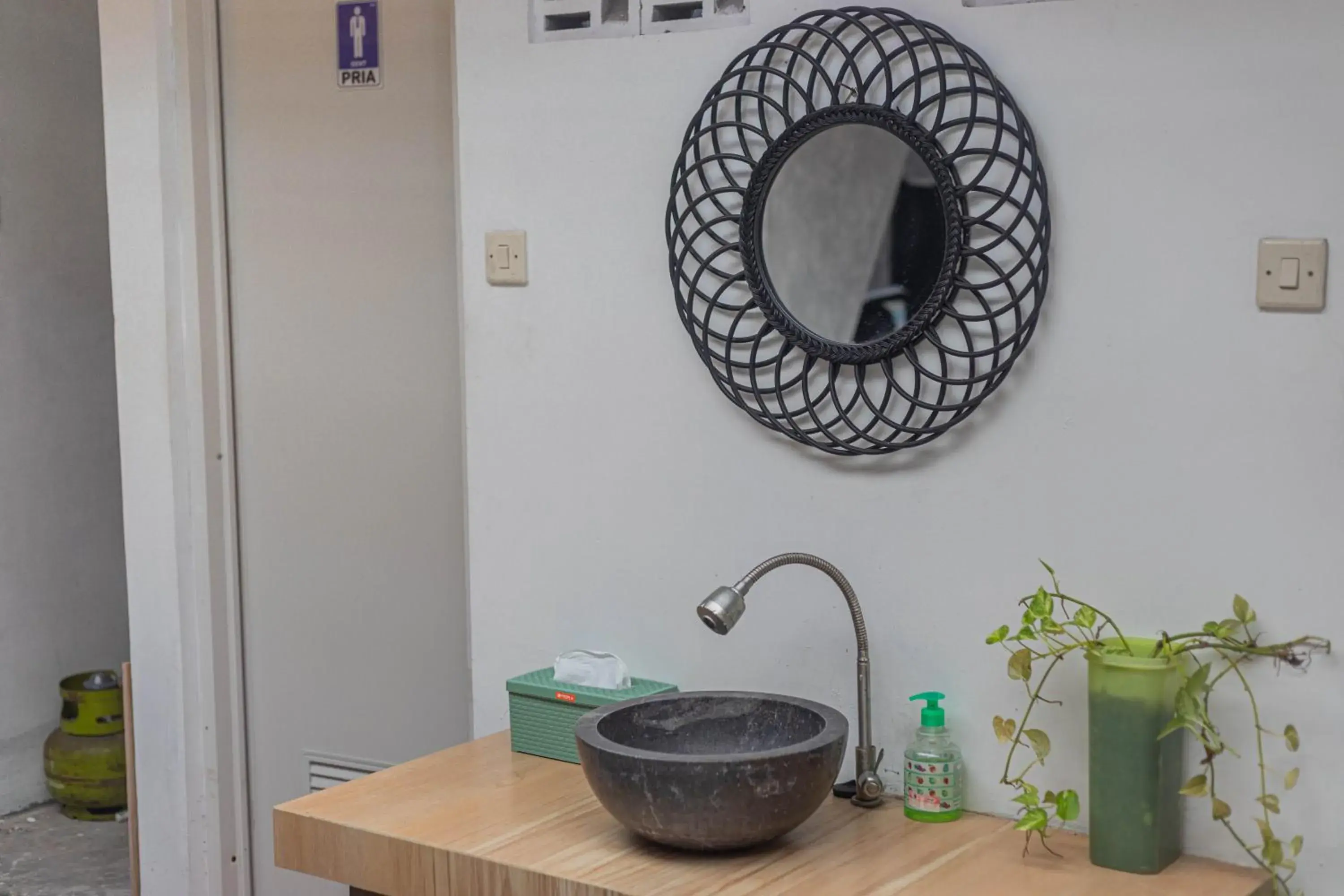 Twin Room with Shared Bathroom in GRIYA BANSU : Ndalem Ibu Twin Room with Shared Bathroom in GRIYA BANSU : Ndalem Ibu