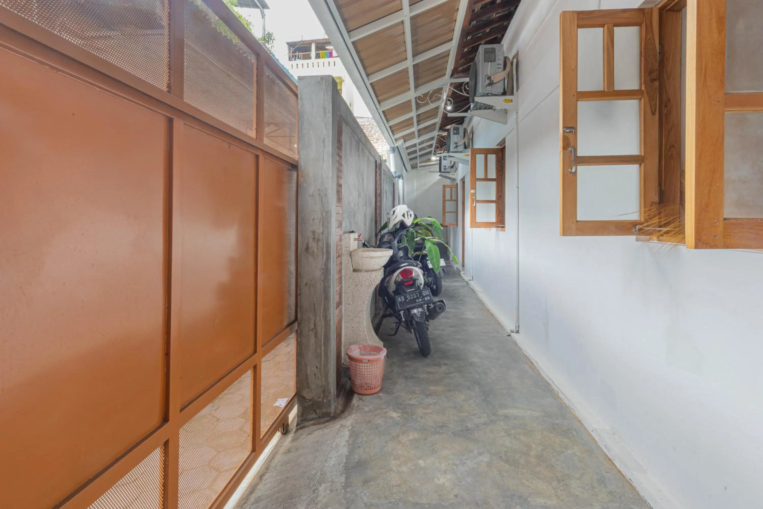 Parking in GRIYA BANSU : Ndalem Ibu