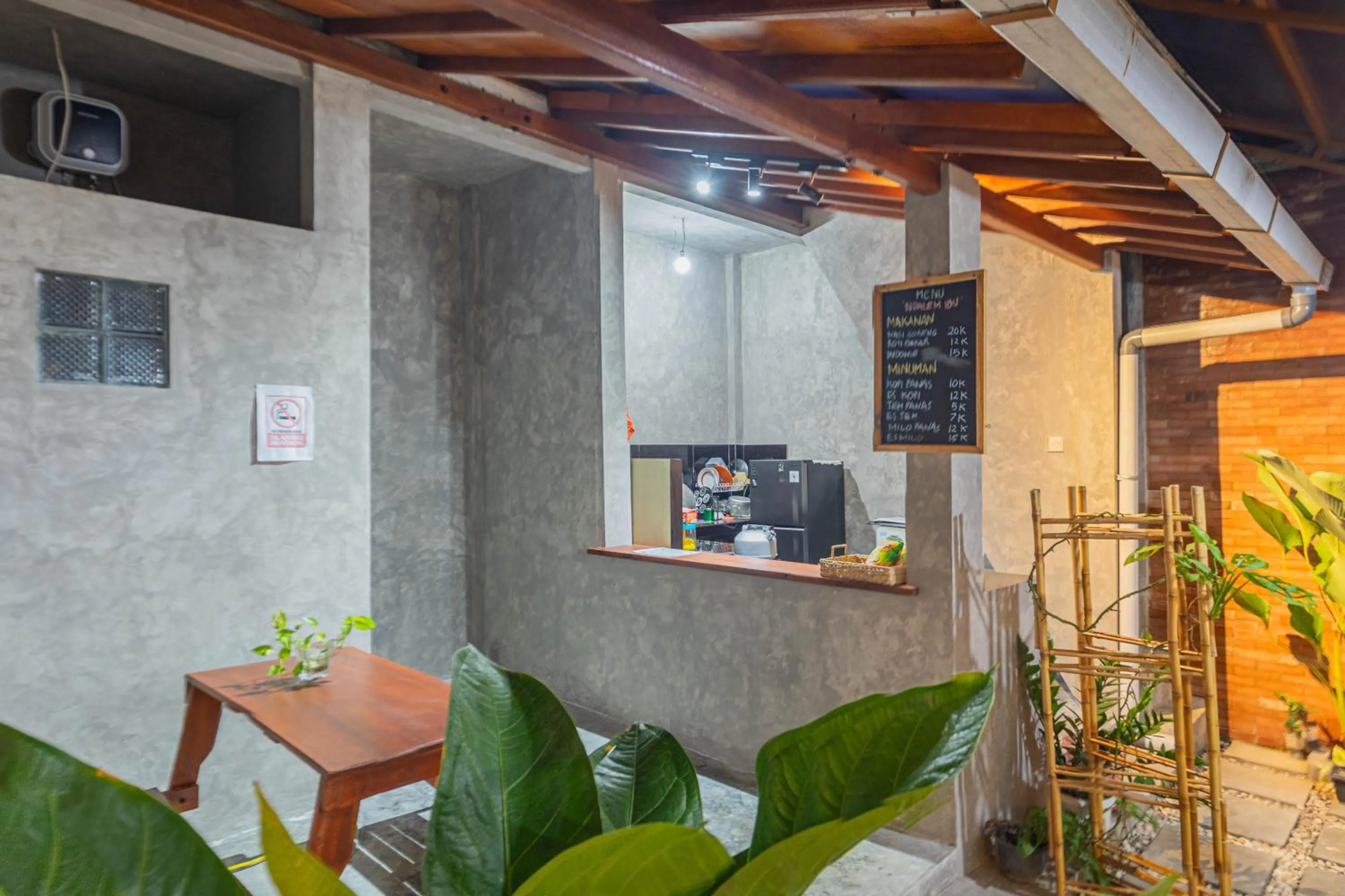 Dining area in GRIYA BANSU : Ndalem Ibu