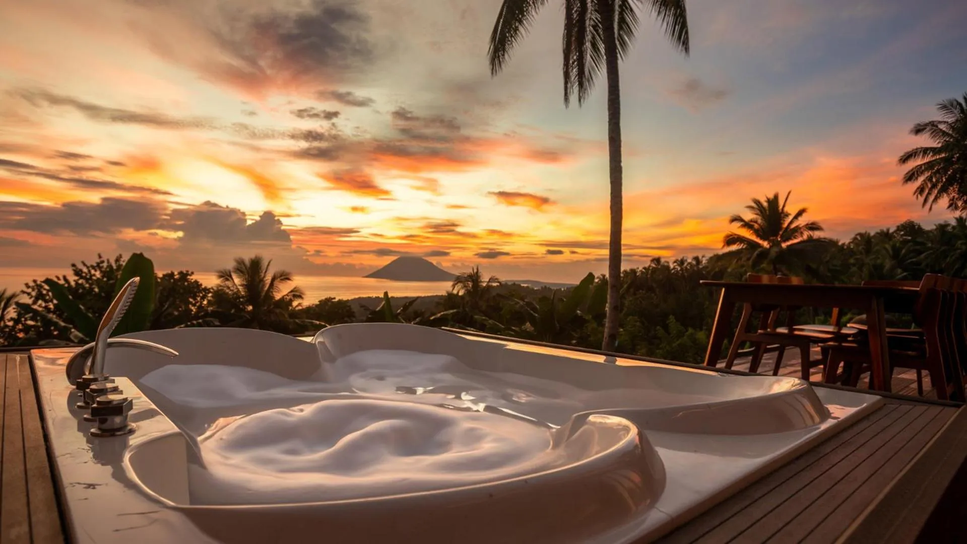 Hot Tub in Bobocabin Bunaken Hills, Manado
