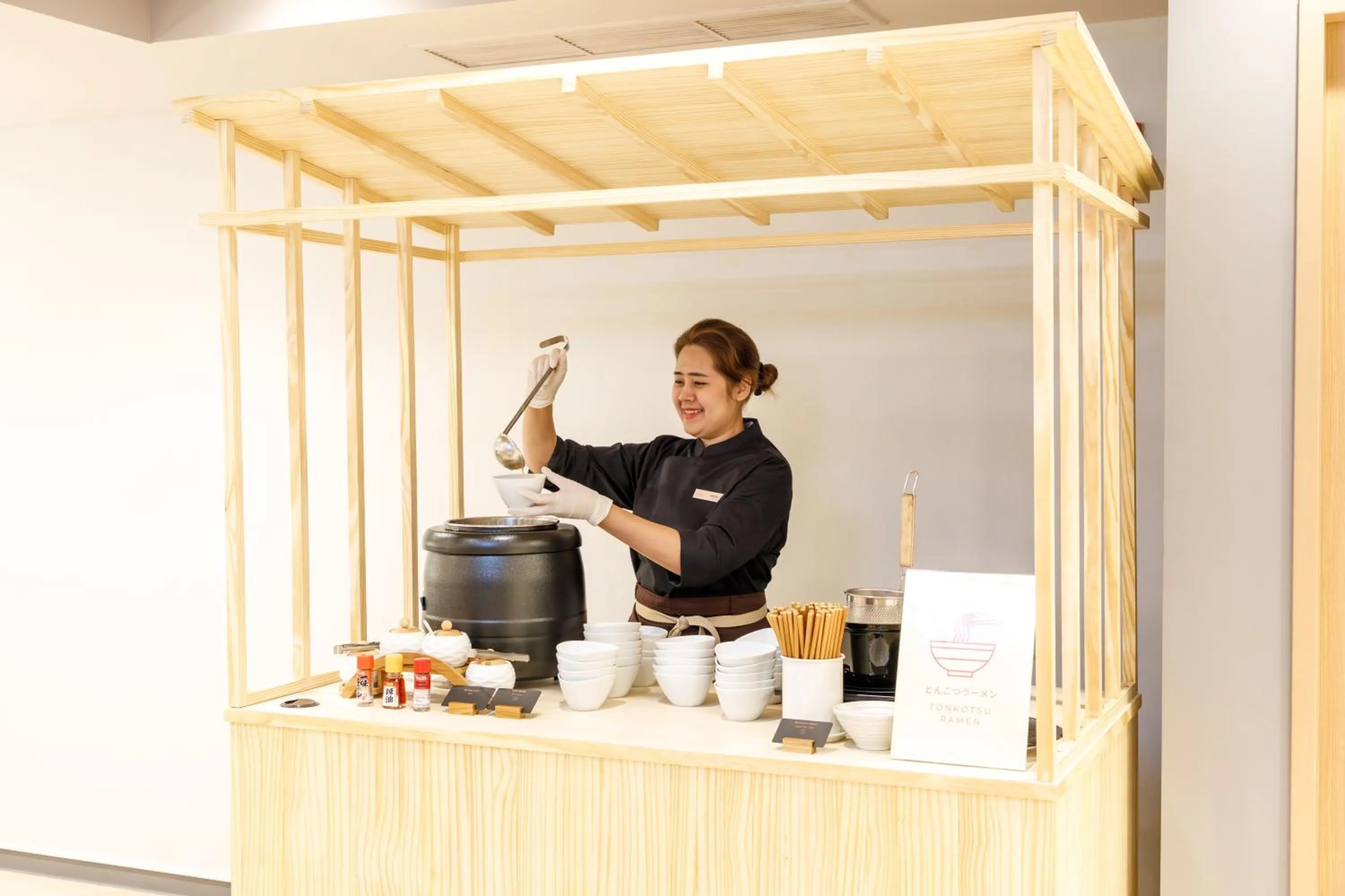 Restaurant/places to eat in Nishitetsu Hotel Croom Bangkok Silom