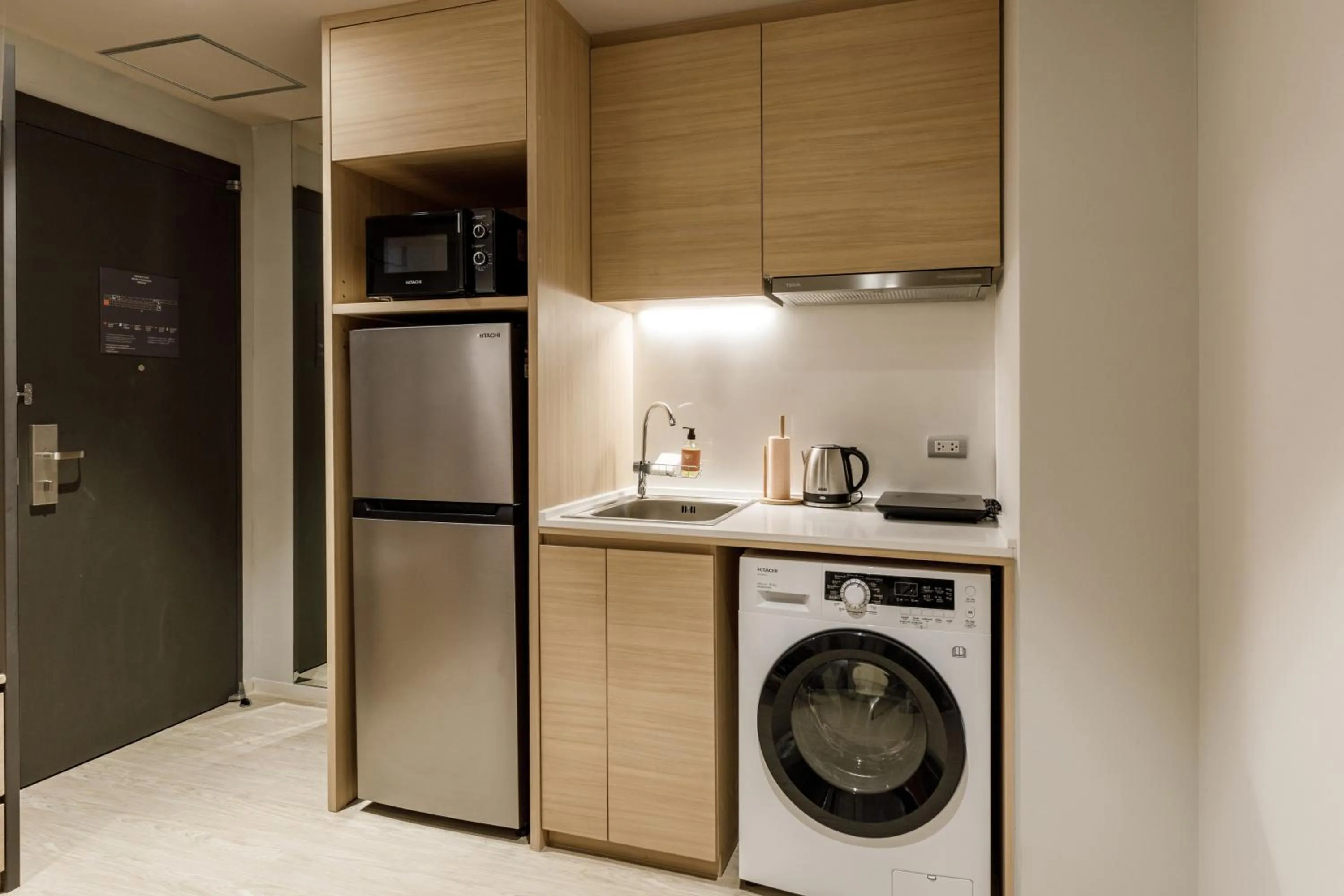 Kitchen or kitchenette in Nishitetsu Hotel Croom Bangkok Silom