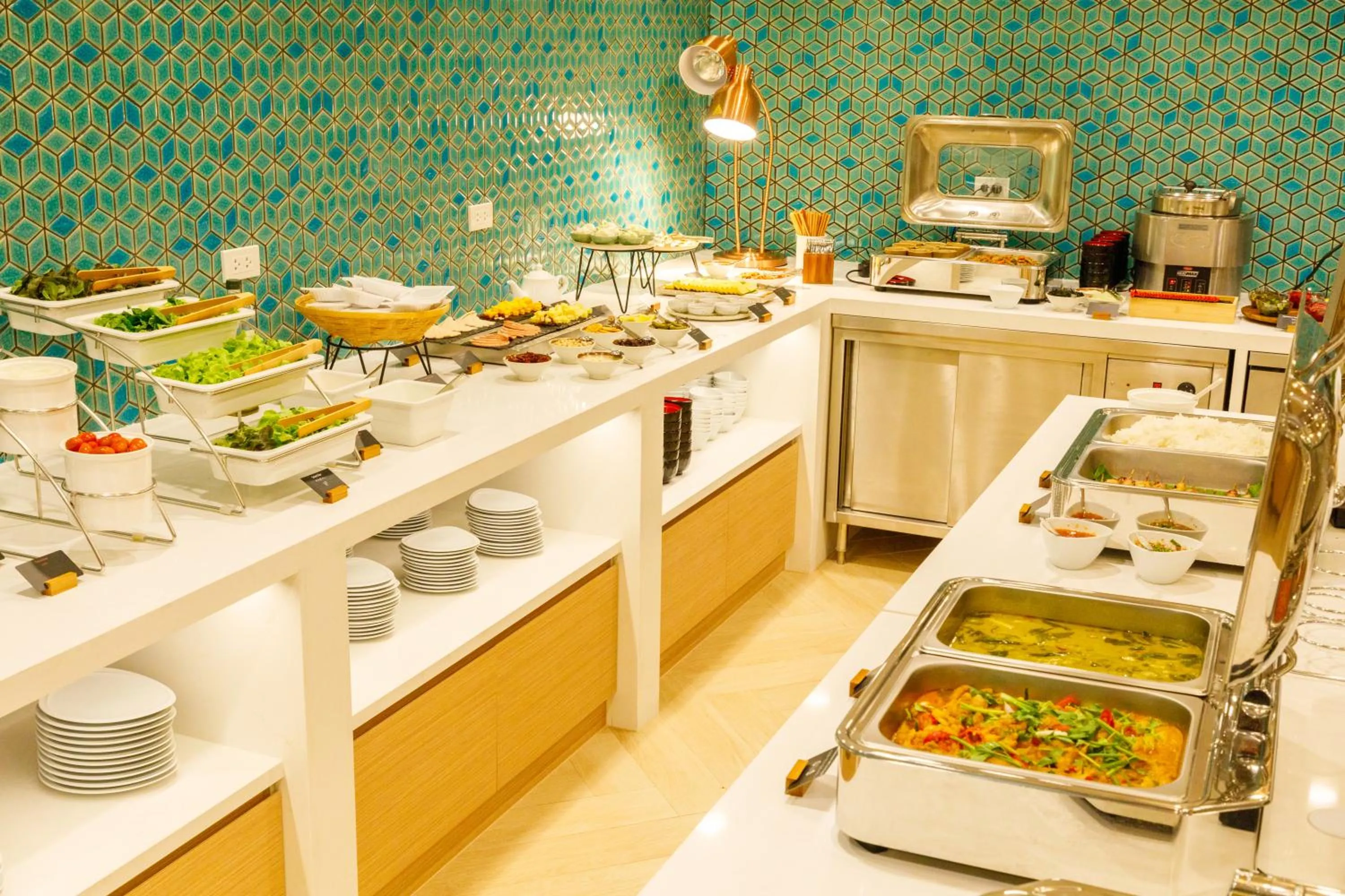 Restaurant/places to eat in Nishitetsu Hotel Croom Bangkok Silom