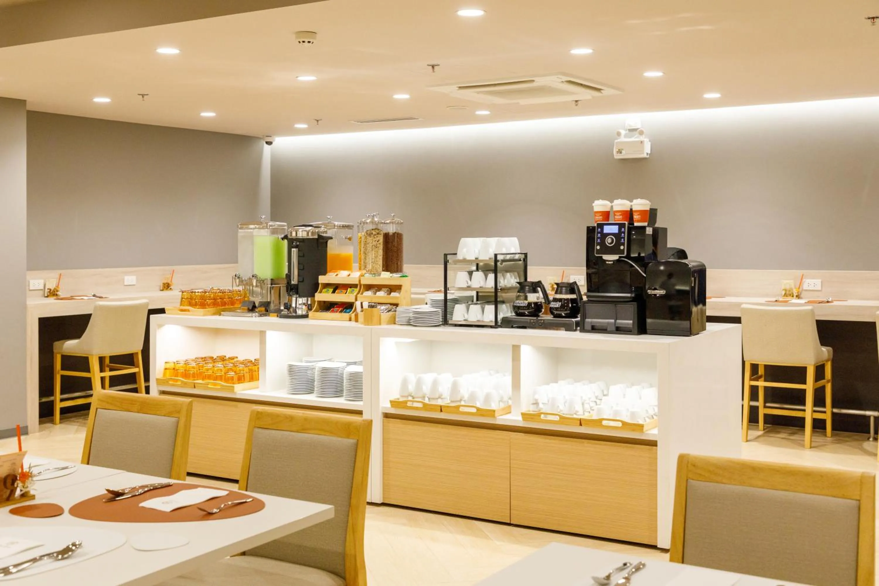 Restaurant/places to eat in Nishitetsu Hotel Croom Bangkok Silom