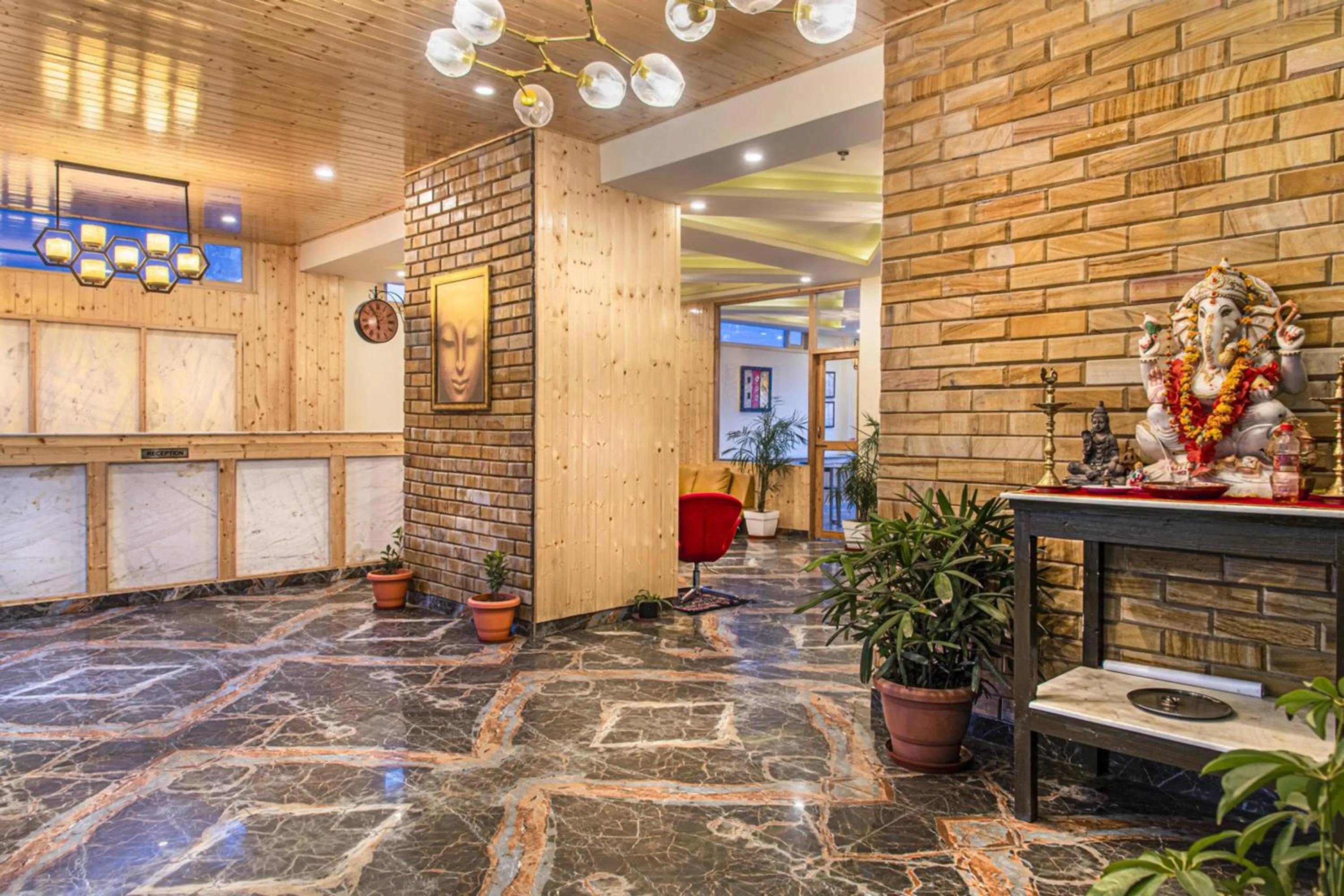 Lobby or reception in Echor Himalayan Heights Manali