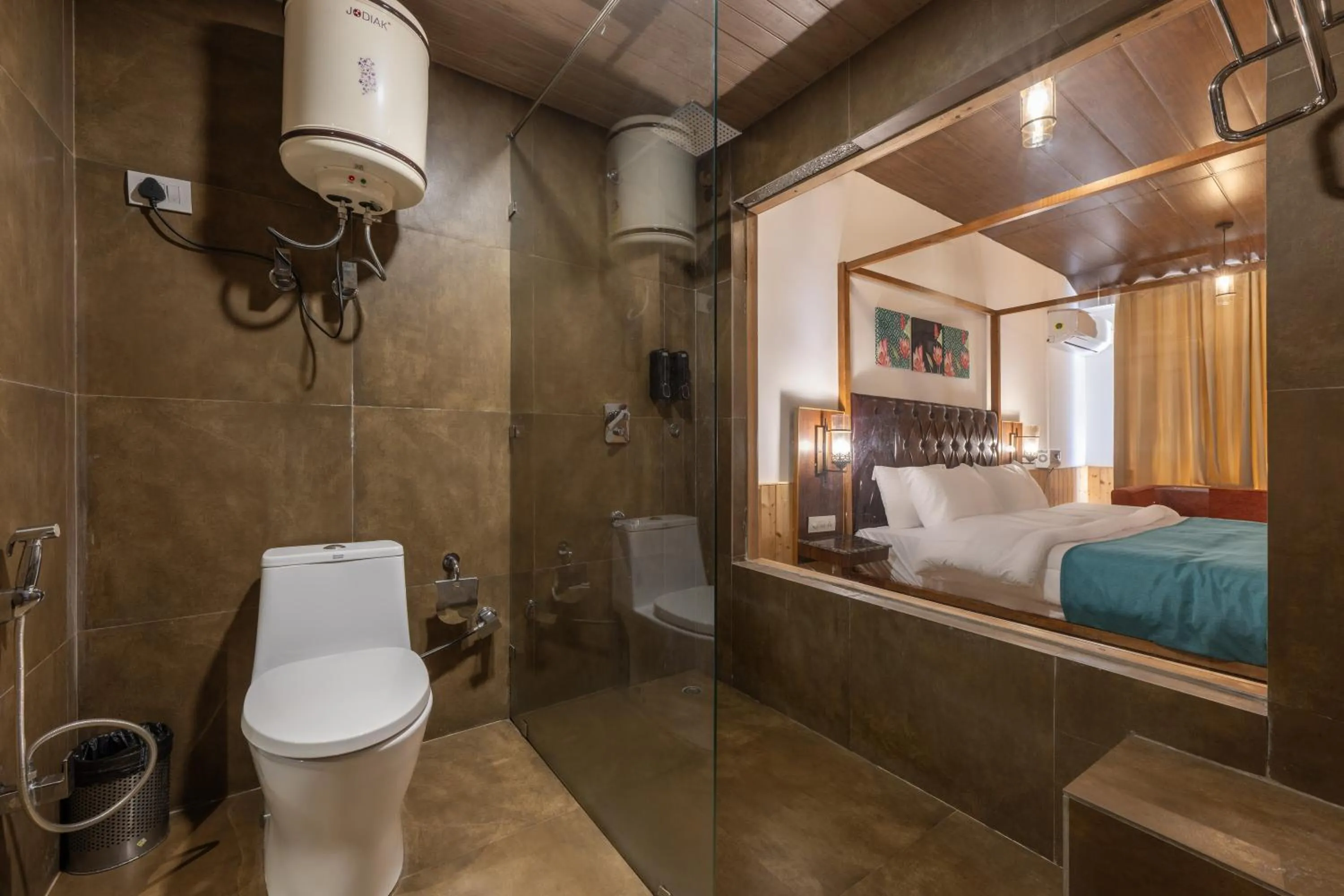 Shower in Echor Himalayan Heights Manali