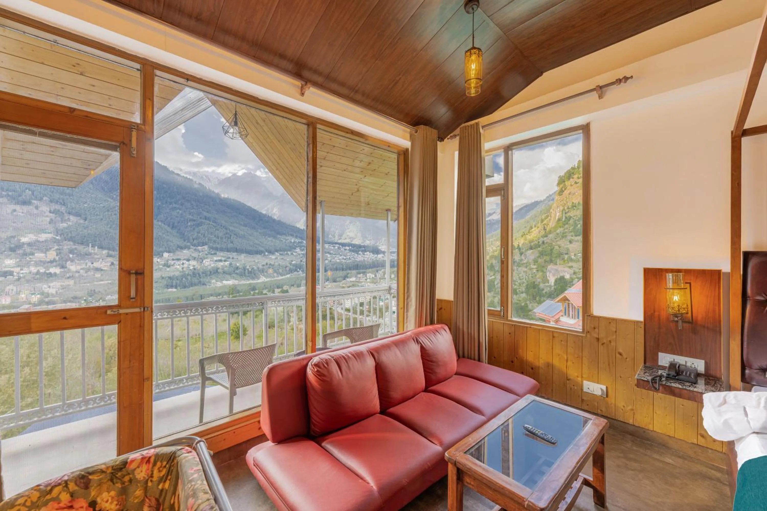 Seating area in Echor Himalayan Heights Manali