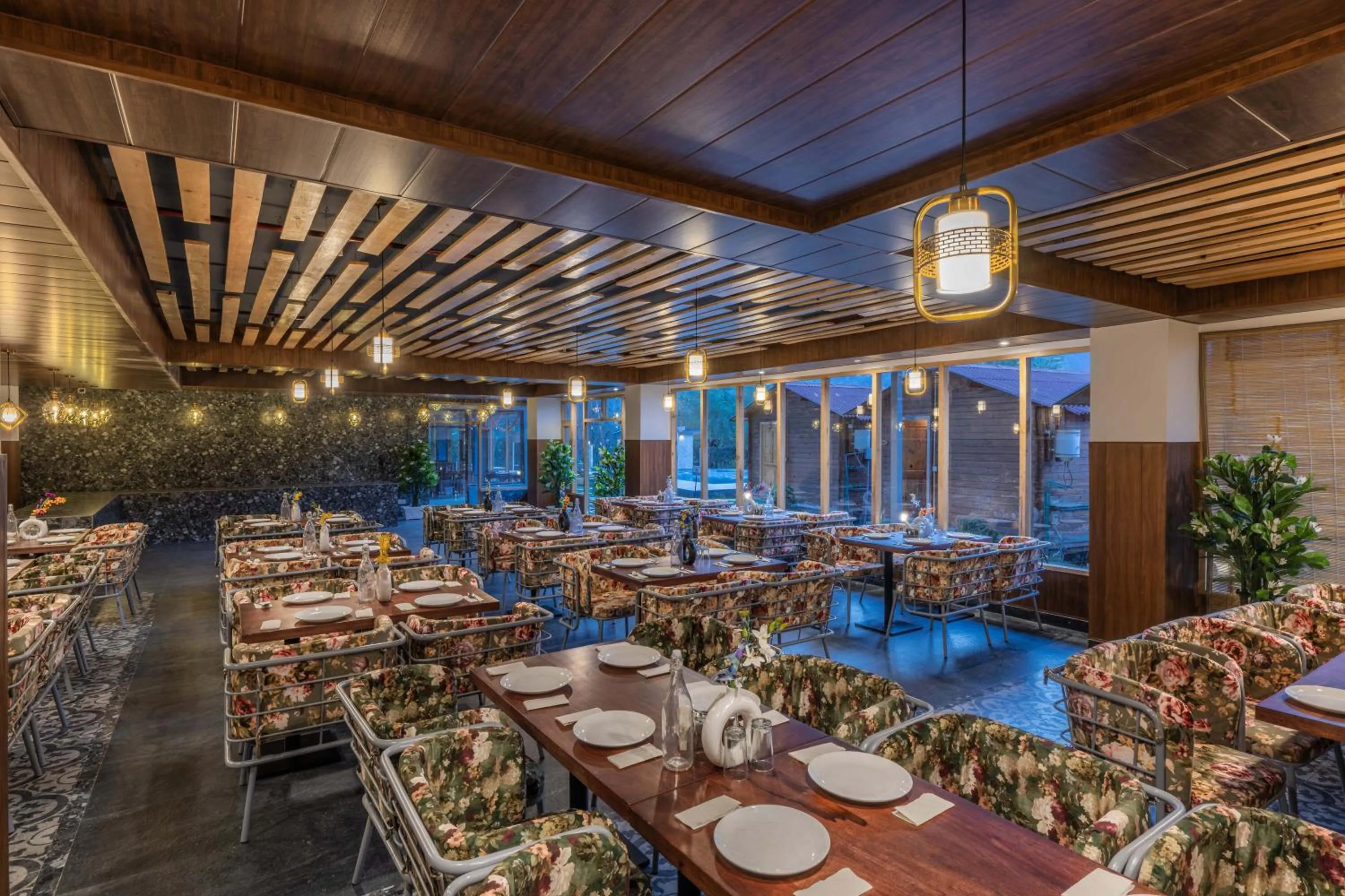 Restaurant/places to eat in Echor Himalayan Heights Manali