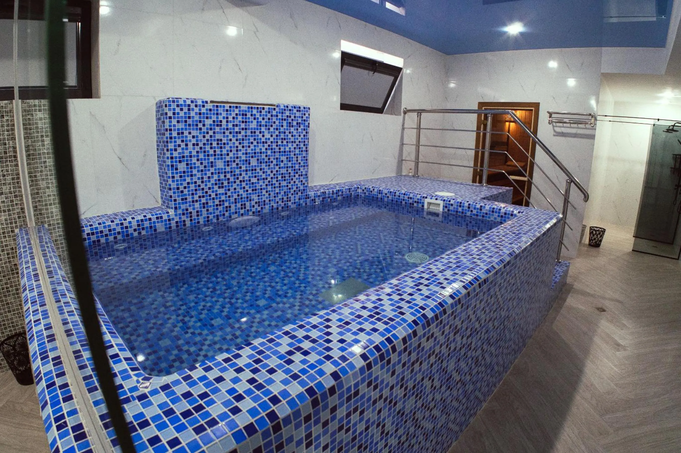 Hot Tub in Shymkent Park Hotel