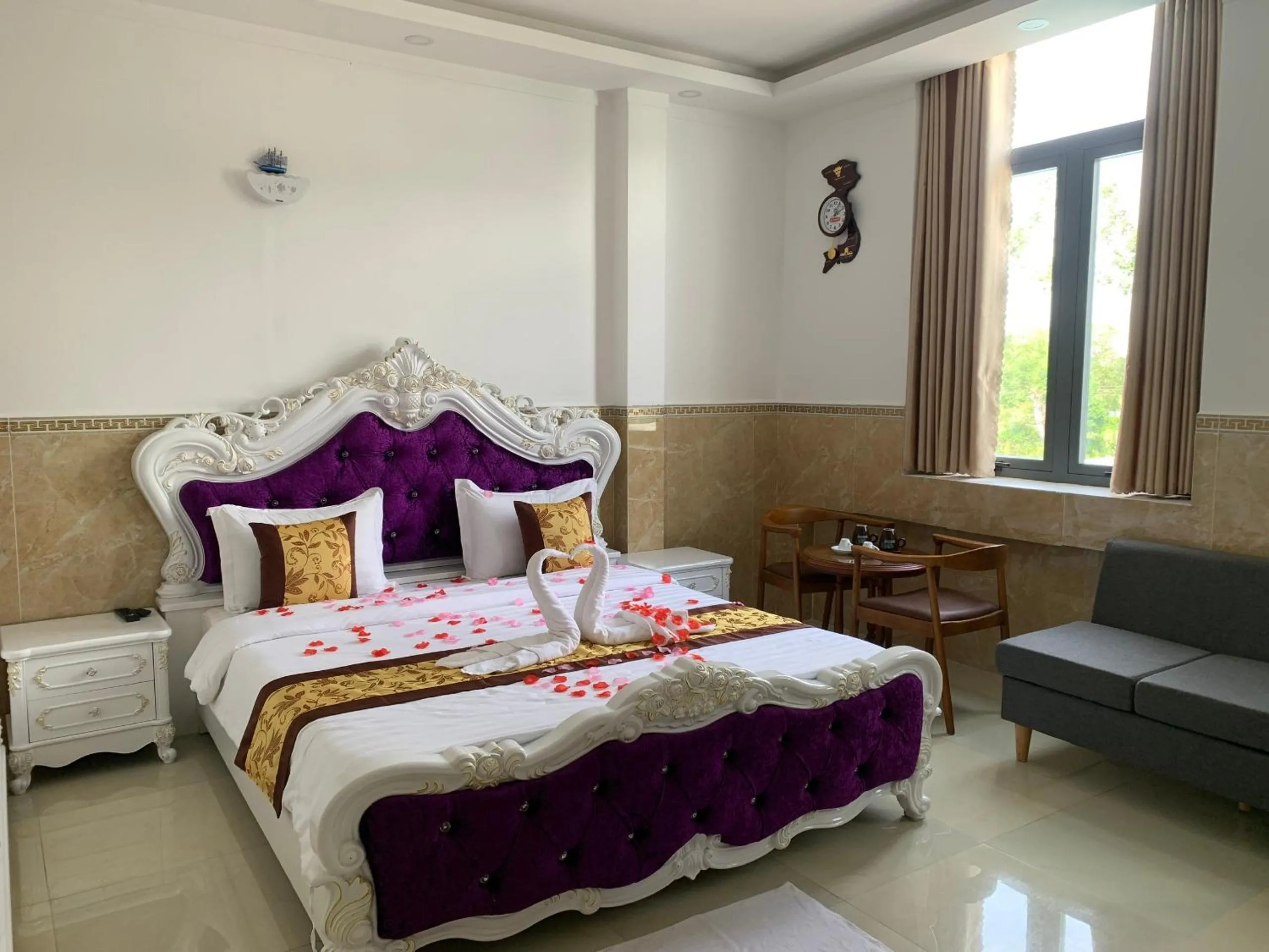 Bedroom, Bed in Cao Lanh Hotel