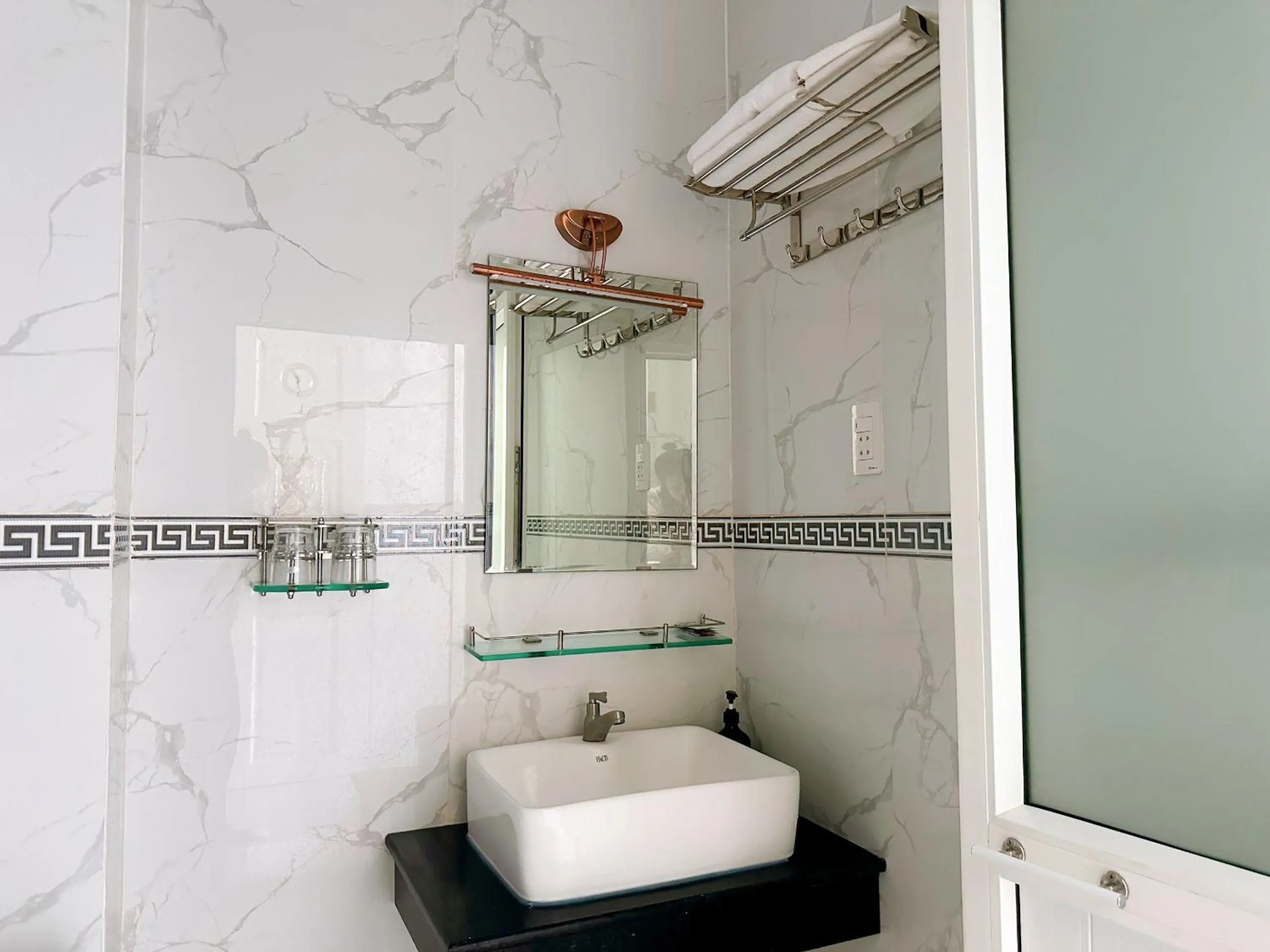 Shower in Cao Lanh Hotel