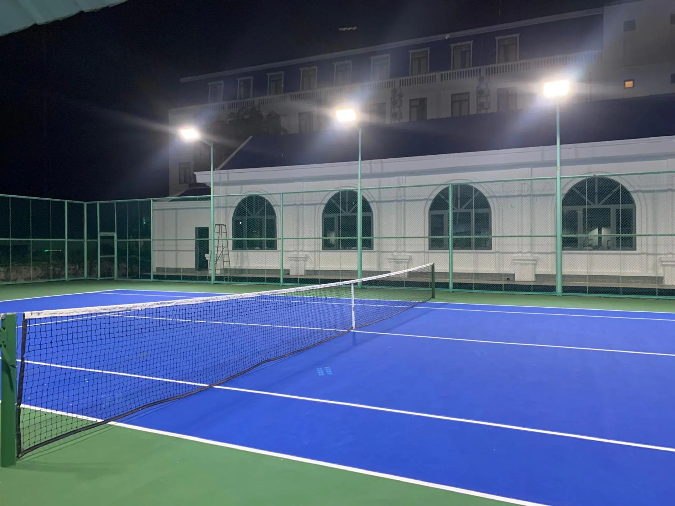 Tennis court in Cao Lanh Hotel