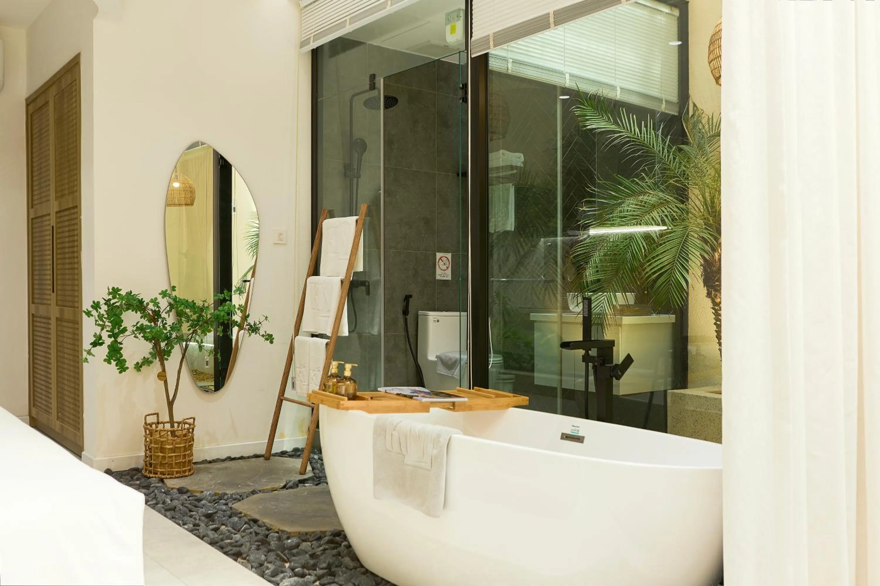 Toilet in Kin Wander Trung Sơn