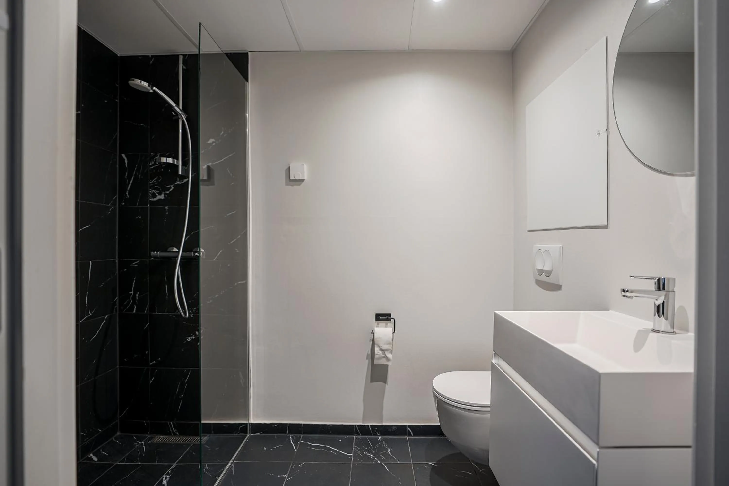 Shower in Bob W Copenhagen Østerbro