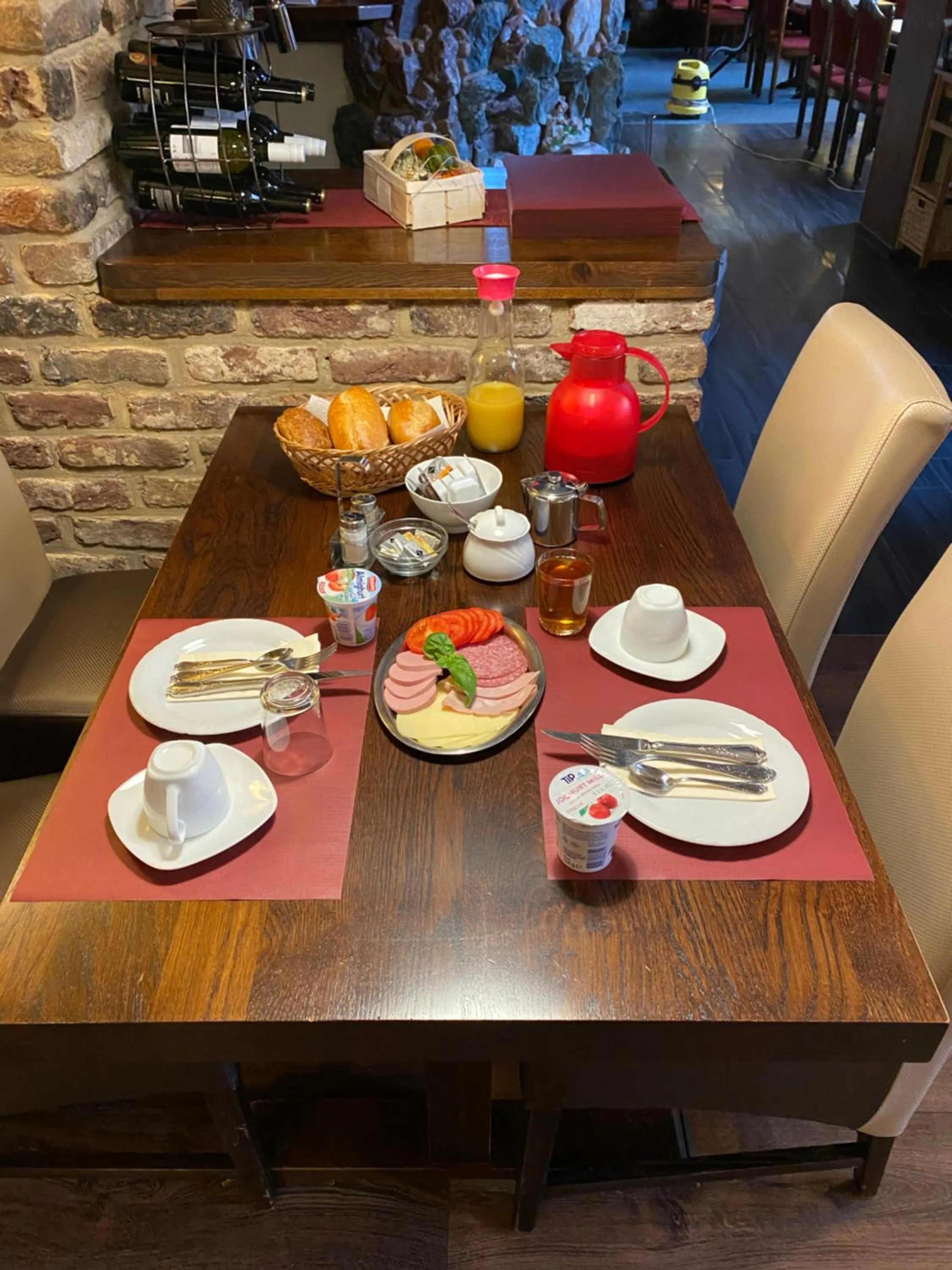 Breakfast in Hotel - Restaurant Braustube