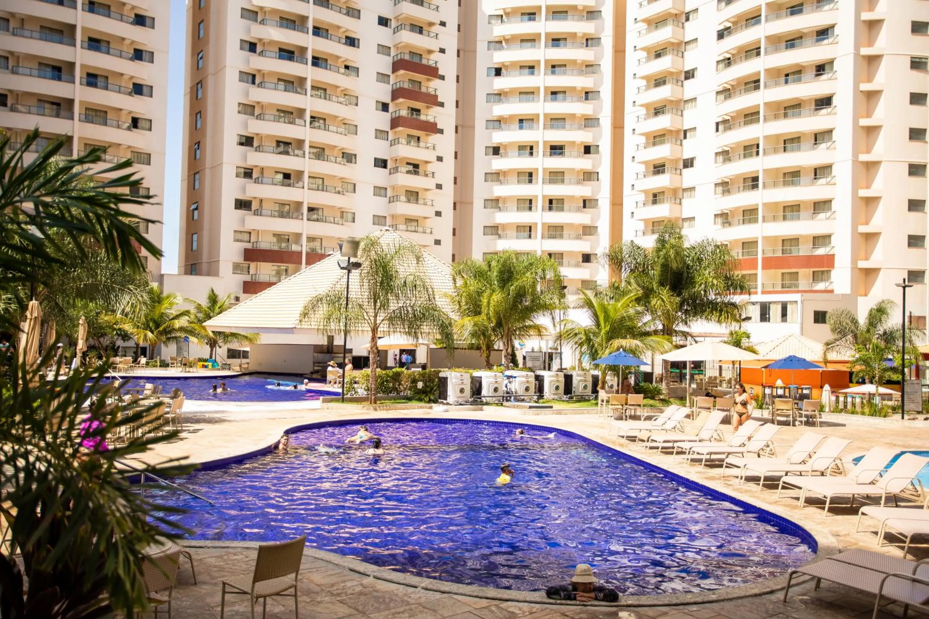 Swimming pool in Wyndham Olímpia Royal Hotels