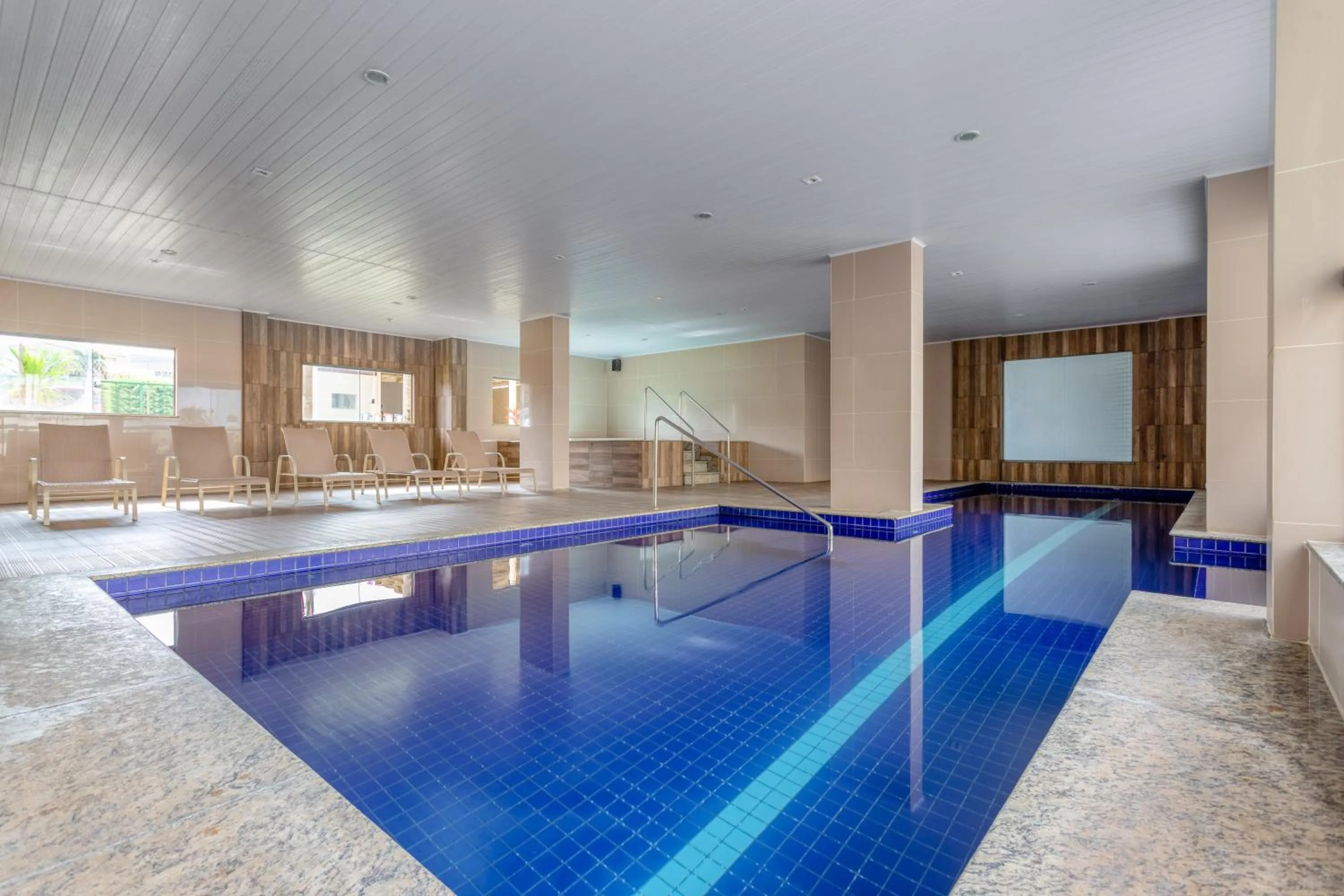 Swimming pool in Wyndham Olímpia Royal Hotels